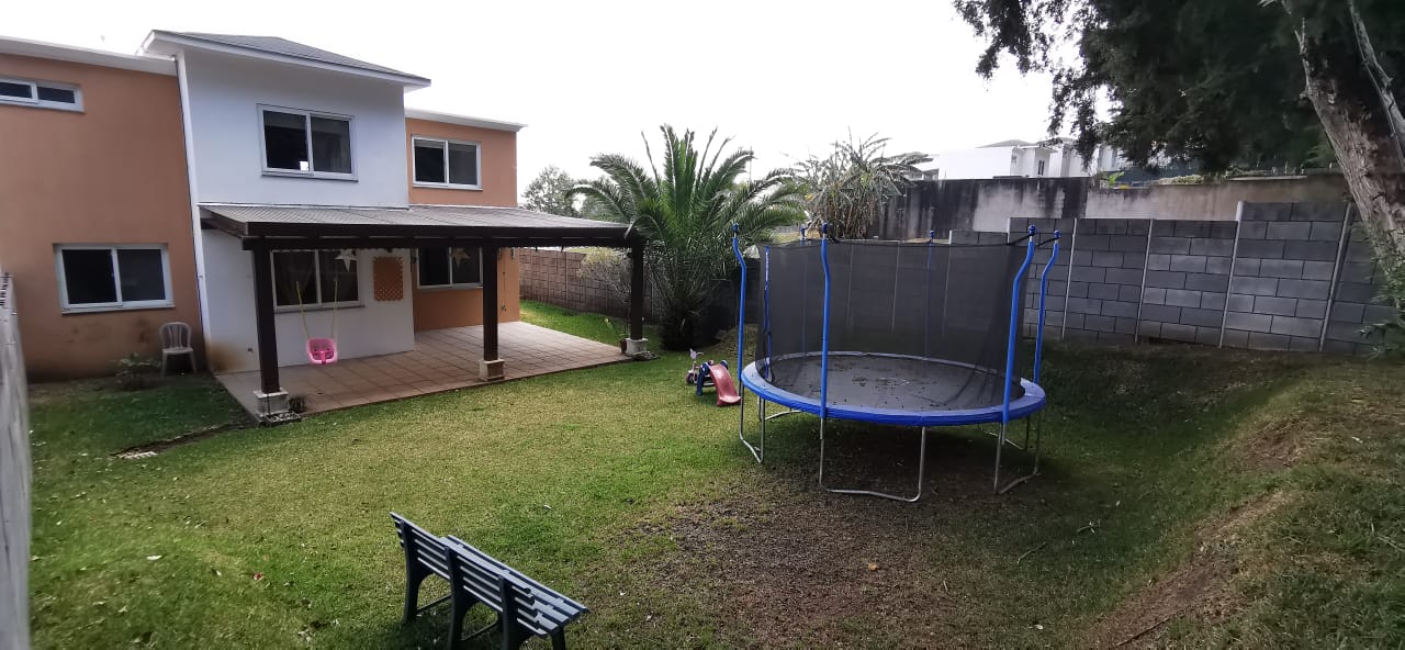 Venta de Casa o Casas, Terrenos, Propiedades, Apartamentos, Inmuebles en Guatemala, zona 11, zona 7, zona 2, zona 18, zona 16, Mixco, Carretera Al Salvador, Fraijanes, Santa Catarina Pinula, Antigua Guatemala, Villa Nueva, Villa Canales, San Miguel Petapa - Venta o Alquiler de Casas En Guatemala