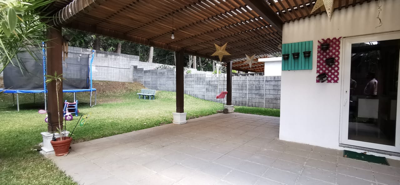 Venta de Casa o Casas, Terrenos, Propiedades, Apartamentos, Inmuebles en Guatemala, zona 11, zona 7, zona 2, zona 18, zona 16, Mixco, Carretera Al Salvador, Fraijanes, Santa Catarina Pinula, Antigua Guatemala, Villa Nueva, Villa Canales, San Miguel Petapa - Venta o Alquiler de Casas En Guatemala