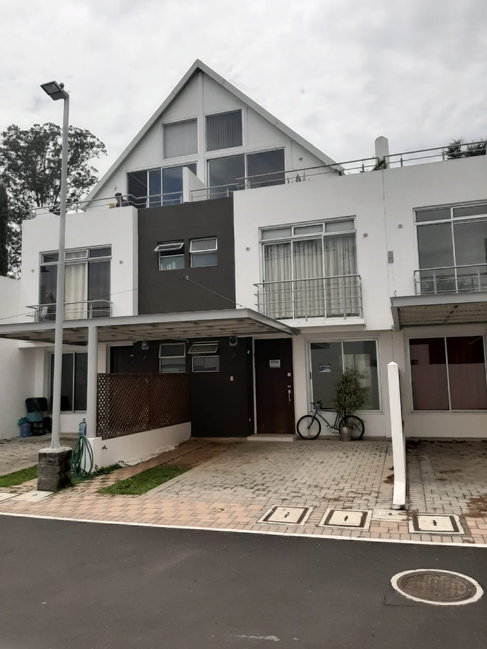 Venta de Casa o Casas, Terrenos, Propiedades, Apartamentos, Inmuebles en Guatemala, zona 11, zona 7, zona 2, zona 18, zona 16, Mixco, Carretera Al Salvador, Fraijanes, Santa Catarina Pinula, Antigua Guatemala, Villa Nueva, Villa Canales, San Miguel Petapa - Venta o Alquiler de Casas En Guatemala