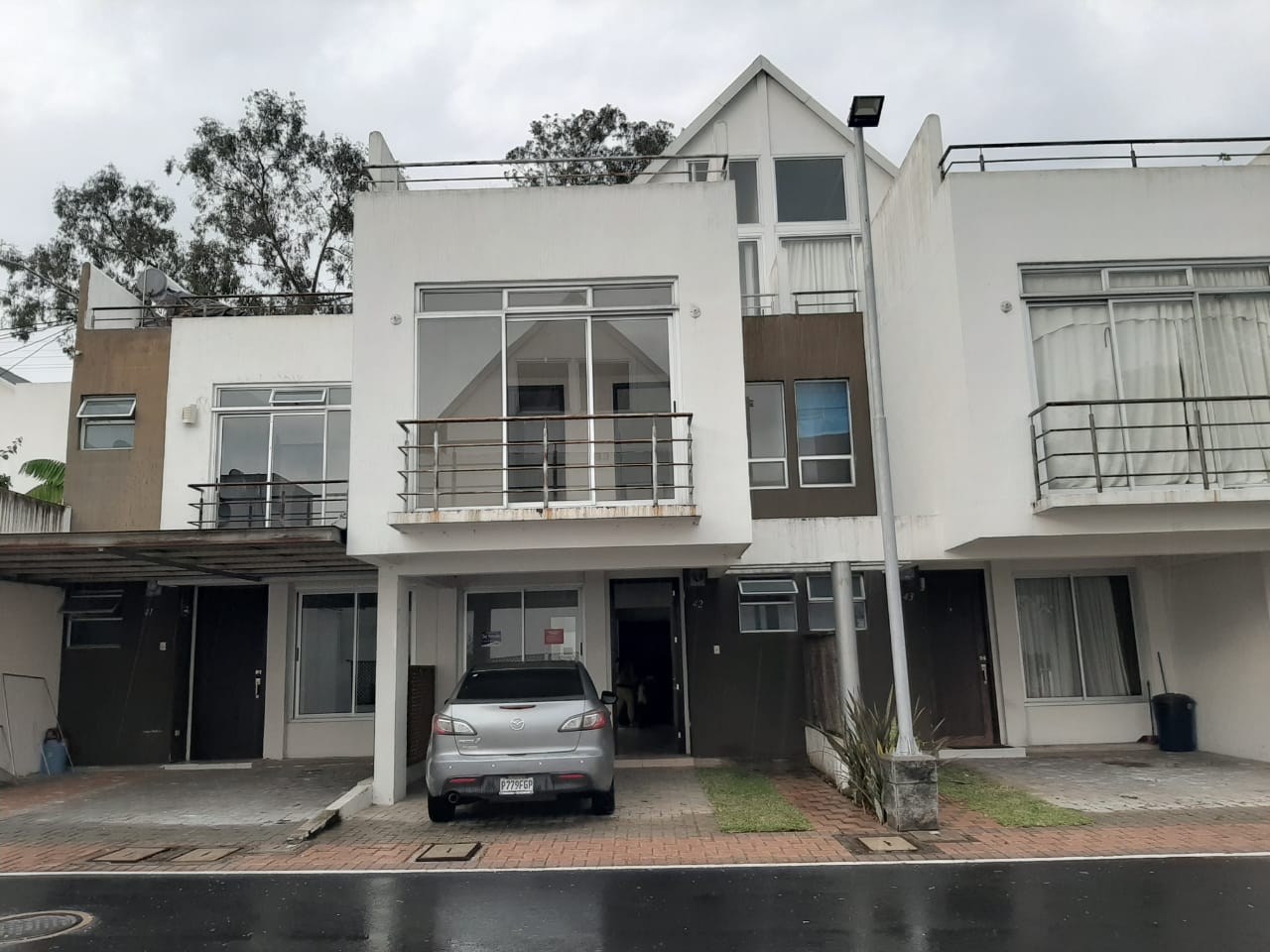 Venta de Casa o Casas, Terrenos, Propiedades, Apartamentos, Inmuebles en Guatemala, zona 11, zona 7, zona 2, zona 18, zona 16, Mixco, Carretera Al Salvador, Fraijanes, Santa Catarina Pinula, Antigua Guatemala, Villa Nueva, Villa Canales, San Miguel Petapa - Venta o Alquiler de Casas En Guatemala