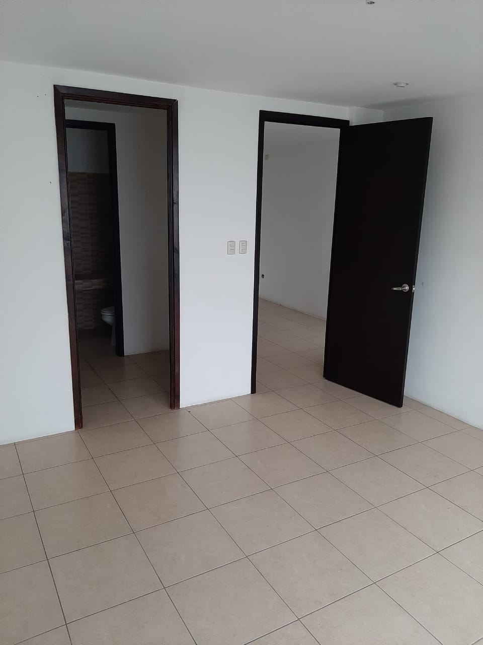 Venta de Casa o Casas, Terrenos, Propiedades, Apartamentos, Inmuebles en Guatemala, zona 11, zona 7, zona 2, zona 18, zona 16, Mixco, Carretera Al Salvador, Fraijanes, Santa Catarina Pinula, Antigua Guatemala, Villa Nueva, Villa Canales, San Miguel Petapa - Venta o Alquiler de Casas En Guatemala