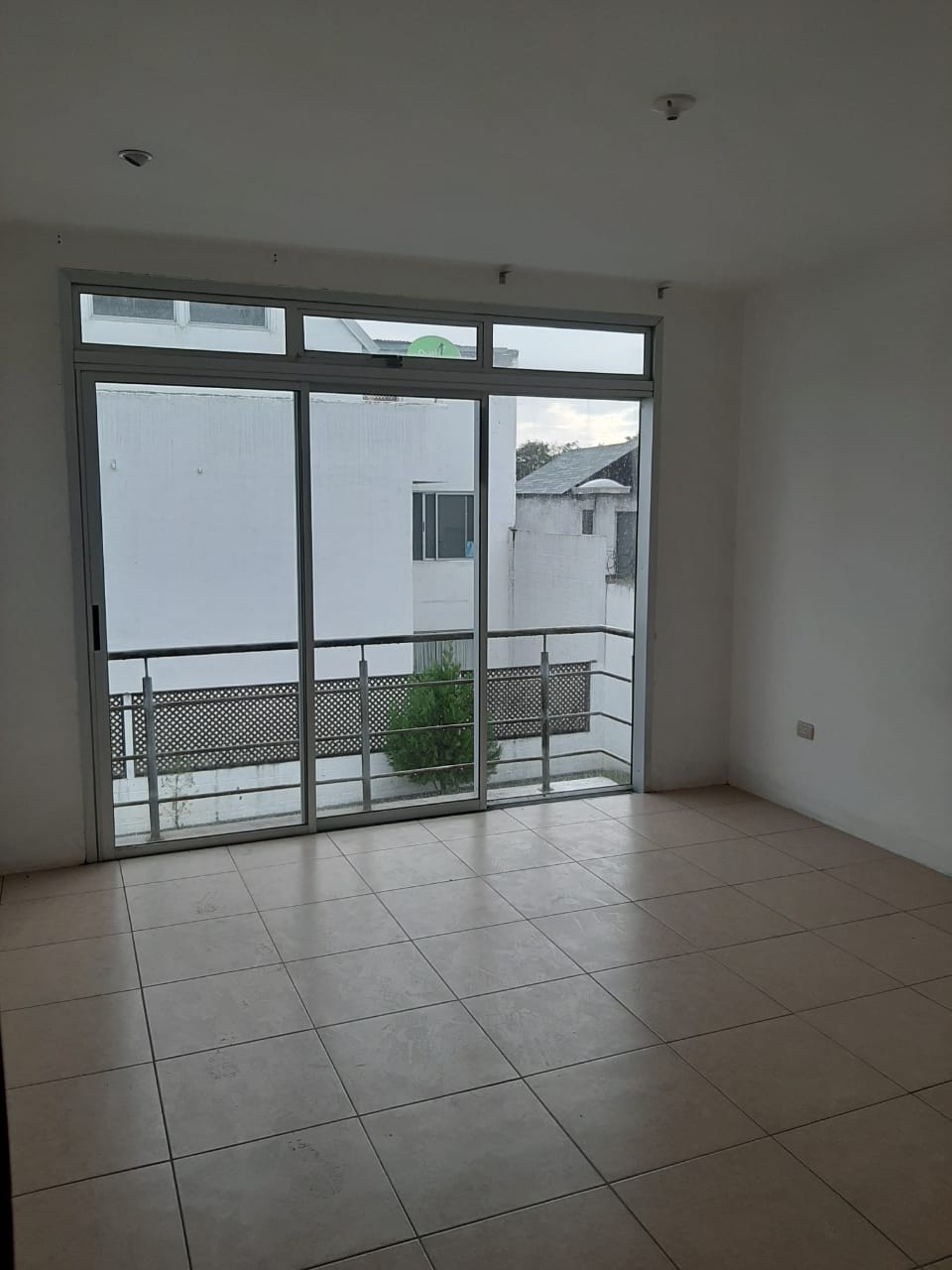 Venta de Casa o Casas, Terrenos, Propiedades, Apartamentos, Inmuebles en Guatemala, zona 11, zona 7, zona 2, zona 18, zona 16, Mixco, Carretera Al Salvador, Fraijanes, Santa Catarina Pinula, Antigua Guatemala, Villa Nueva, Villa Canales, San Miguel Petapa - Venta o Alquiler de Casas En Guatemala