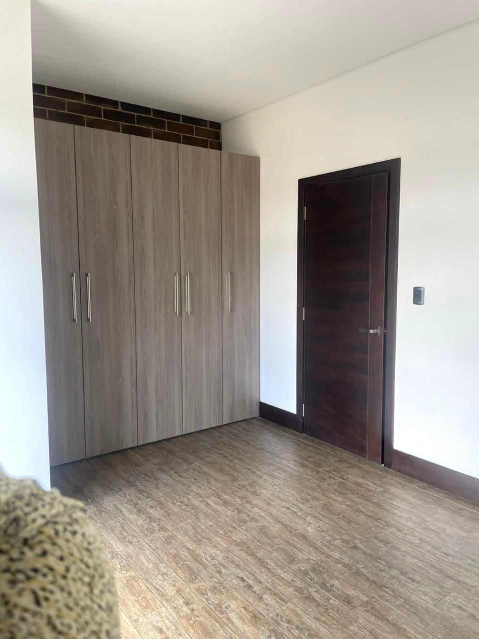 Venta de Casa o Casas, Terrenos, Propiedades, Apartamentos, Inmuebles en Guatemala, zona 11, zona 7, zona 2, zona 18, zona 16, Mixco, Carretera Al Salvador, Fraijanes, Santa Catarina Pinula, Antigua Guatemala, Villa Nueva, Villa Canales, San Miguel Petapa - Venta o Alquiler de Casas En Guatemala