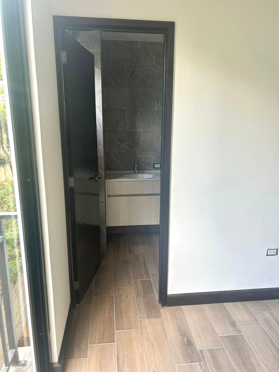 Venta de Casa o Casas, Terrenos, Propiedades, Apartamentos, Inmuebles en Guatemala, zona 11, zona 7, zona 2, zona 18, zona 16, Mixco, Carretera Al Salvador, Fraijanes, Santa Catarina Pinula, Antigua Guatemala, Villa Nueva, Villa Canales, San Miguel Petapa - Venta o Alquiler de Casas En Guatemala