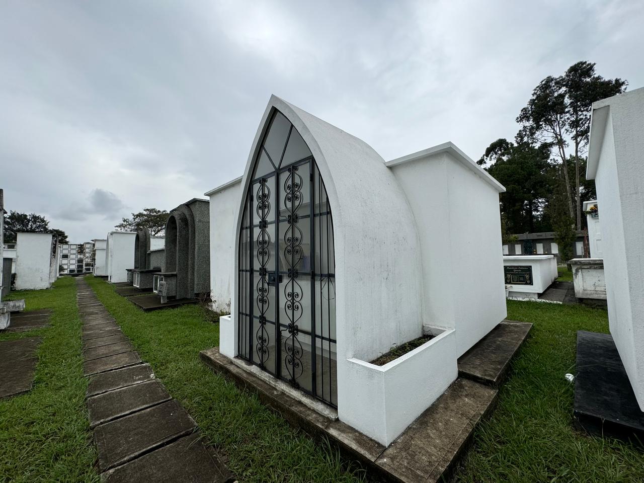 Venta de Casa o Casas, Terrenos, Propiedades, Apartamentos, Inmuebles en Guatemala, zona 11, zona 7, zona 2, zona 18, zona 16, Mixco, Carretera Al Salvador, Fraijanes, Santa Catarina Pinula, Antigua Guatemala, Villa Nueva, Villa Canales, San Miguel Petapa - Venta o Alquiler de Casas En Guatemala