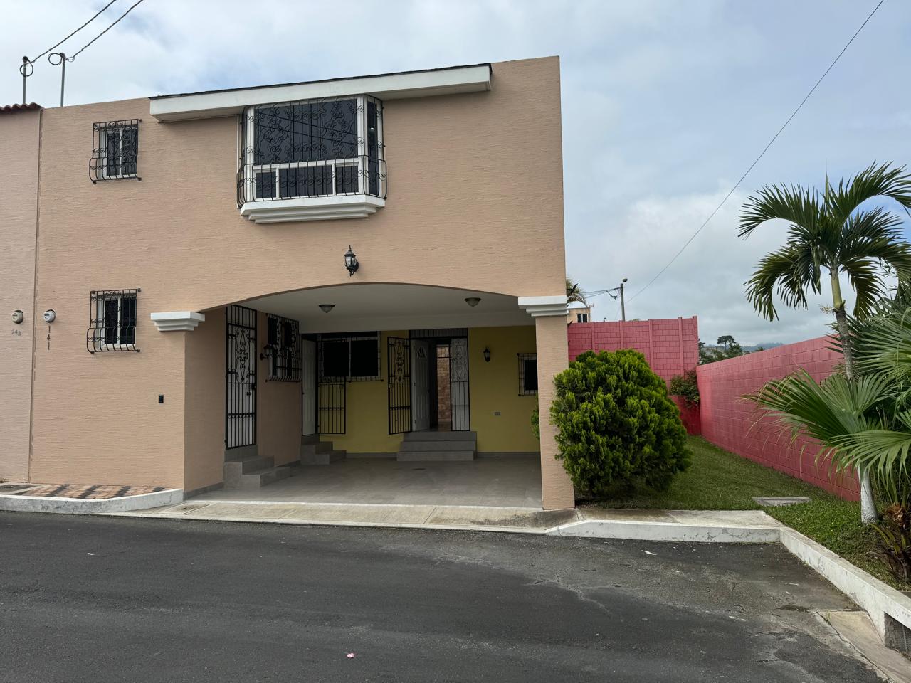 Venta de Casa o Casas, Terrenos, Propiedades, Apartamentos, Inmuebles en Guatemala, zona 11, zona 7, zona 2, zona 18, zona 16, Mixco, Carretera Al Salvador, Fraijanes, Santa Catarina Pinula, Antigua Guatemala, Villa Nueva, Villa Canales, San Miguel Petapa - Venta o Alquiler de Casas En Guatemala