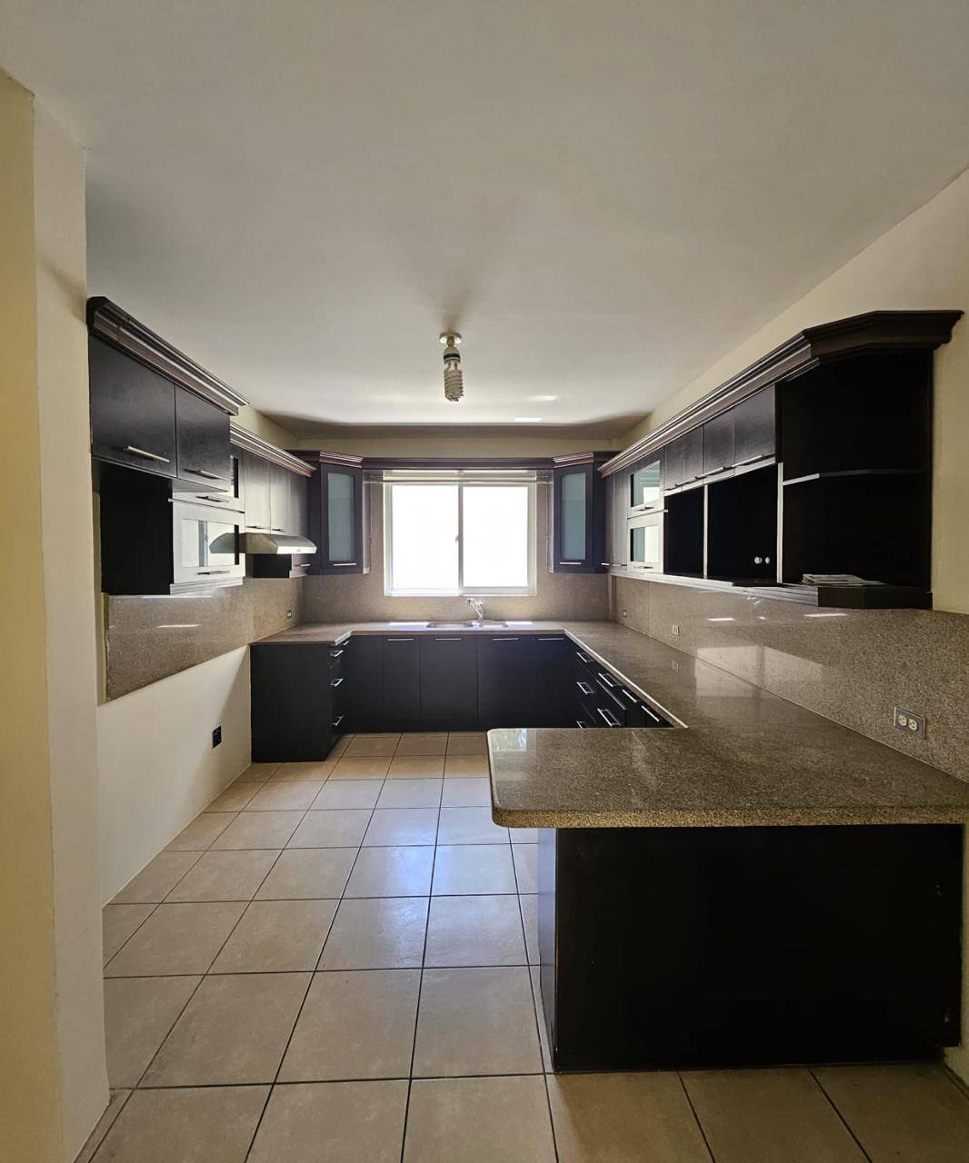 Venta de Casa o Casas, Terrenos, Propiedades, Apartamentos, Inmuebles en Guatemala, zona 11, zona 7, zona 2, zona 18, zona 16, Mixco, Carretera Al Salvador, Fraijanes, Santa Catarina Pinula, Antigua Guatemala, Villa Nueva, Villa Canales, San Miguel Petapa - Venta o Alquiler de Casas En Guatemala