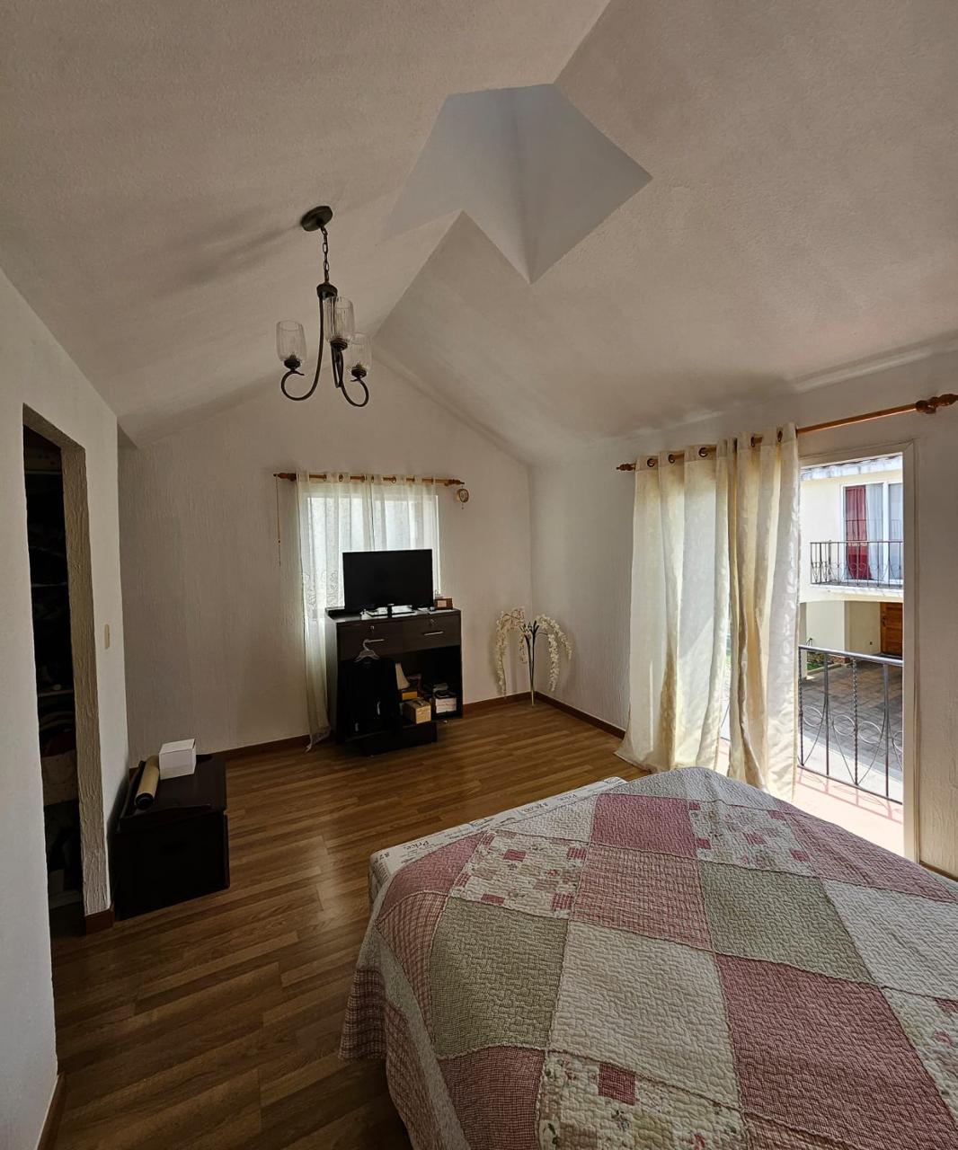 Venta de Casa o Casas, Terrenos, Propiedades, Apartamentos, Inmuebles en Guatemala, zona 11, zona 7, zona 2, zona 18, zona 16, Mixco, Carretera Al Salvador, Fraijanes, Santa Catarina Pinula, Antigua Guatemala, Villa Nueva, Villa Canales, San Miguel Petapa - Venta o Alquiler de Casas En Guatemala