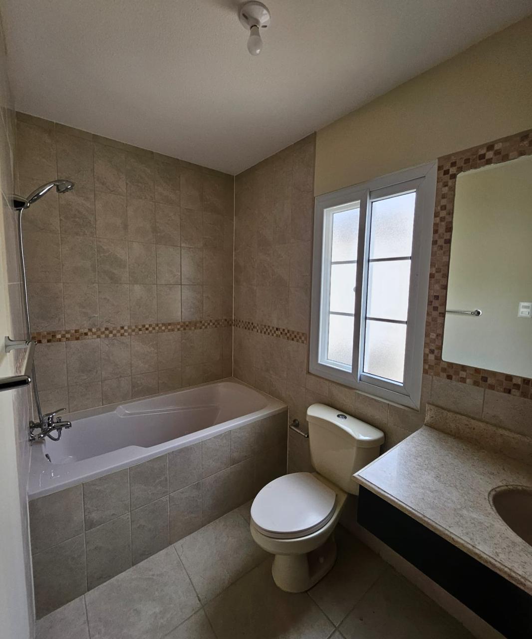 Venta de Casa o Casas, Terrenos, Propiedades, Apartamentos, Inmuebles en Guatemala, zona 11, zona 7, zona 2, zona 18, zona 16, Mixco, Carretera Al Salvador, Fraijanes, Santa Catarina Pinula, Antigua Guatemala, Villa Nueva, Villa Canales, San Miguel Petapa - Venta o Alquiler de Casas En Guatemala