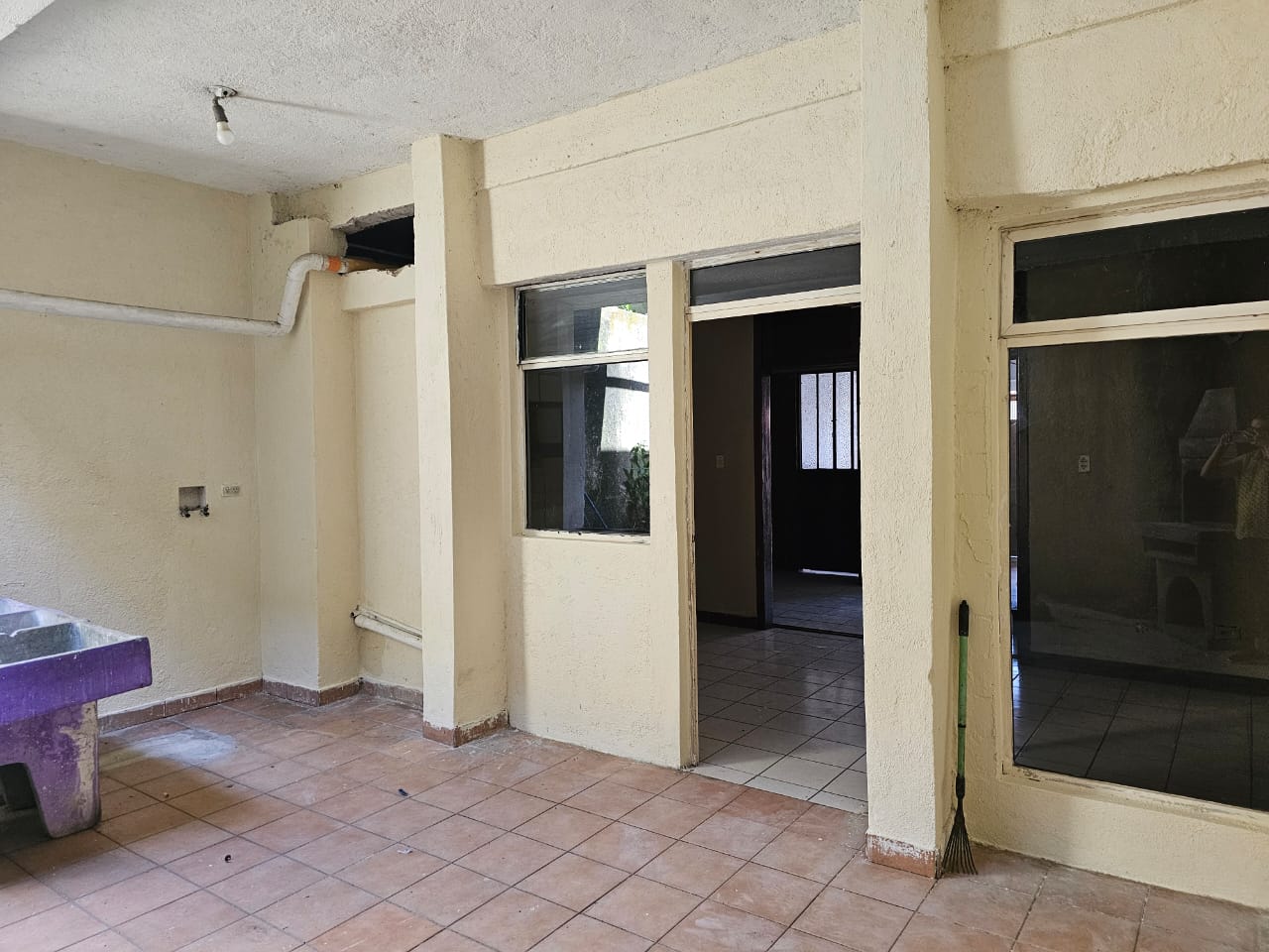 Venta de Casa o Casas, Terrenos, Propiedades, Apartamentos, Inmuebles en Guatemala, zona 11, zona 7, zona 2, zona 18, zona 16, Mixco, Carretera Al Salvador, Fraijanes, Santa Catarina Pinula, Antigua Guatemala, Villa Nueva, Villa Canales, San Miguel Petapa - Venta o Alquiler de Casas En Guatemala