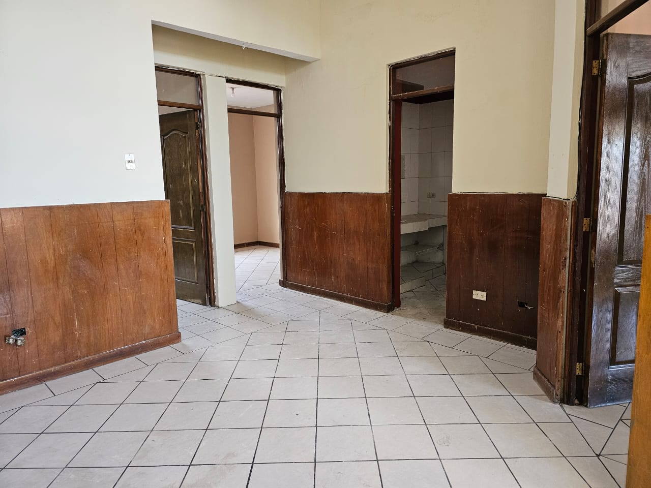 Venta de Casa o Casas, Terrenos, Propiedades, Apartamentos, Inmuebles en Guatemala, zona 11, zona 7, zona 2, zona 18, zona 16, Mixco, Carretera Al Salvador, Fraijanes, Santa Catarina Pinula, Antigua Guatemala, Villa Nueva, Villa Canales, San Miguel Petapa - Venta o Alquiler de Casas En Guatemala