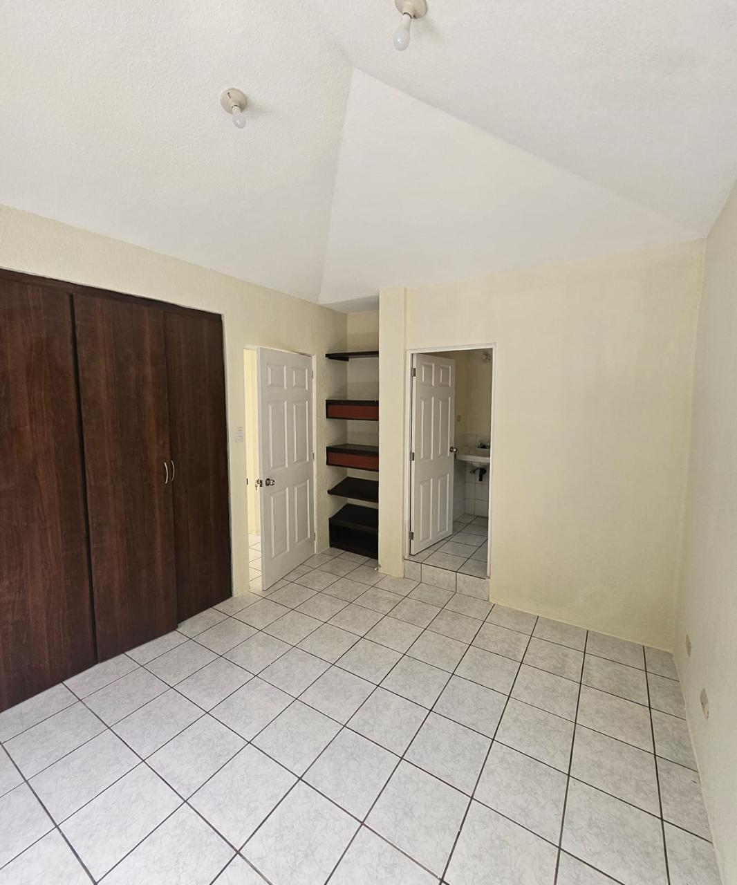 Venta de Casa o Casas, Terrenos, Propiedades, Apartamentos, Inmuebles en Guatemala, zona 11, zona 7, zona 2, zona 18, zona 16, Mixco, Carretera Al Salvador, Fraijanes, Santa Catarina Pinula, Antigua Guatemala, Villa Nueva, Villa Canales, San Miguel Petapa - Venta o Alquiler de Casas En Guatemala