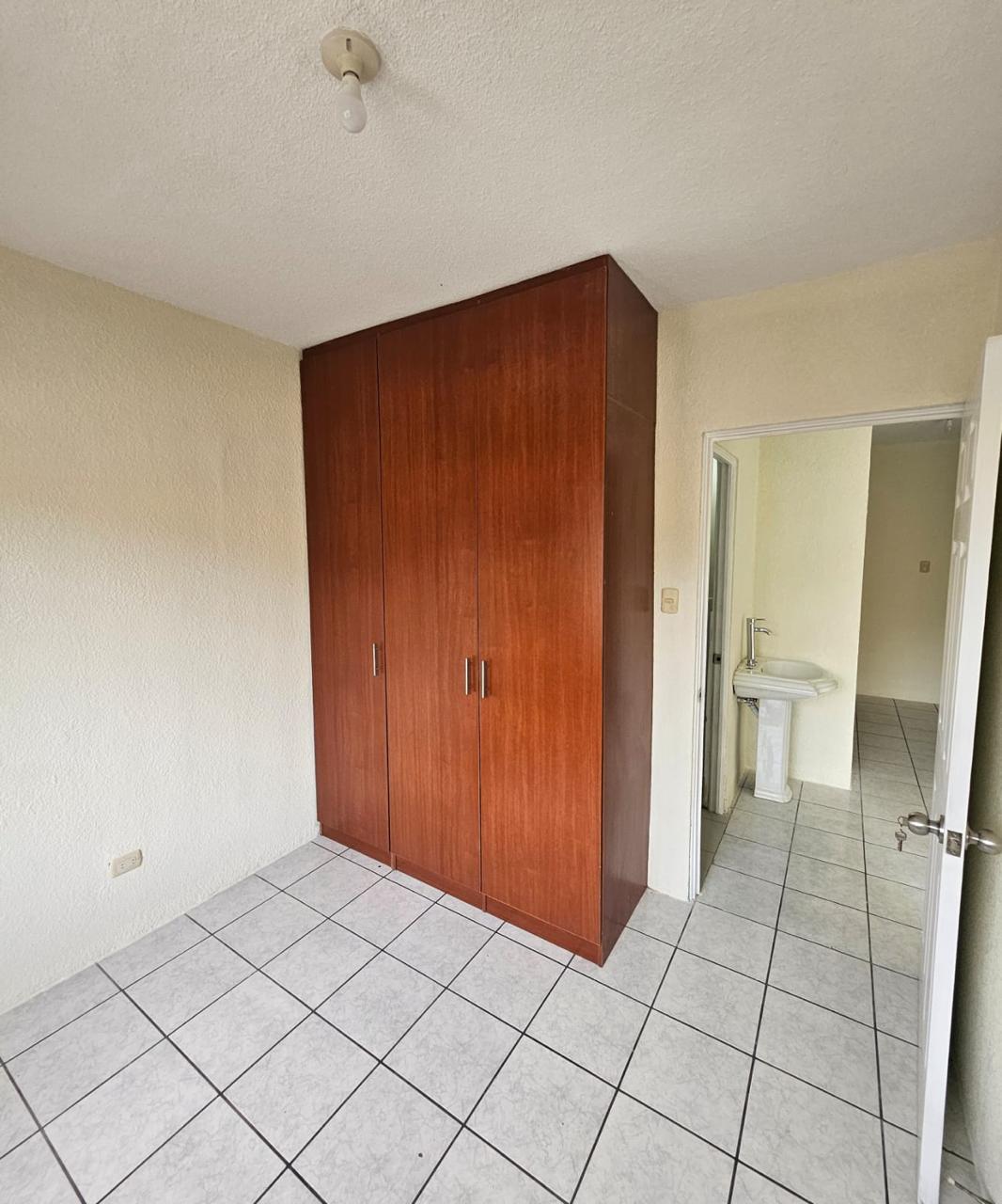 Venta de Casa o Casas, Terrenos, Propiedades, Apartamentos, Inmuebles en Guatemala, zona 11, zona 7, zona 2, zona 18, zona 16, Mixco, Carretera Al Salvador, Fraijanes, Santa Catarina Pinula, Antigua Guatemala, Villa Nueva, Villa Canales, San Miguel Petapa - Venta o Alquiler de Casas En Guatemala