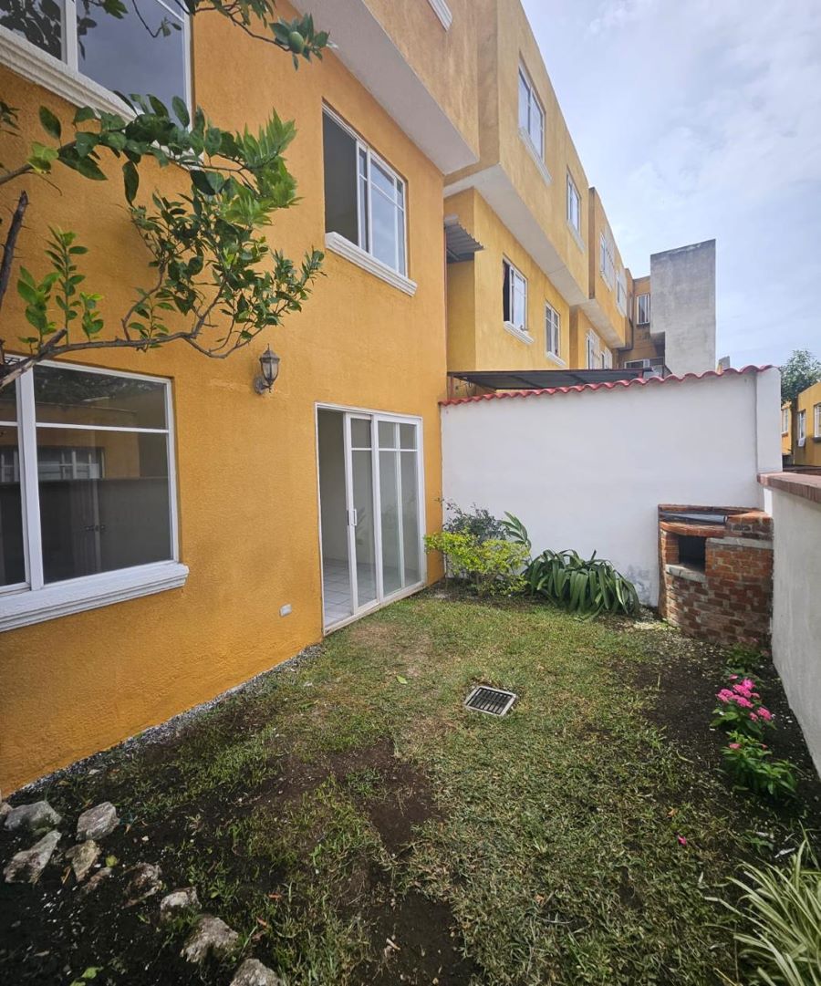 Venta de Casa o Casas, Terrenos, Propiedades, Apartamentos, Inmuebles en Guatemala, zona 11, zona 7, zona 2, zona 18, zona 16, Mixco, Carretera Al Salvador, Fraijanes, Santa Catarina Pinula, Antigua Guatemala, Villa Nueva, Villa Canales, San Miguel Petapa - Venta o Alquiler de Casas En Guatemala