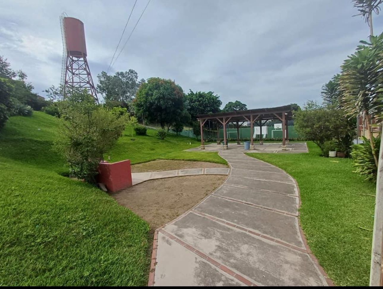 Venta de Casa o Casas, Terrenos, Propiedades, Apartamentos, Inmuebles en Guatemala, zona 11, zona 7, zona 2, zona 18, zona 16, Mixco, Carretera Al Salvador, Fraijanes, Santa Catarina Pinula, Antigua Guatemala, Villa Nueva, Villa Canales, San Miguel Petapa - Venta o Alquiler de Casas En Guatemala