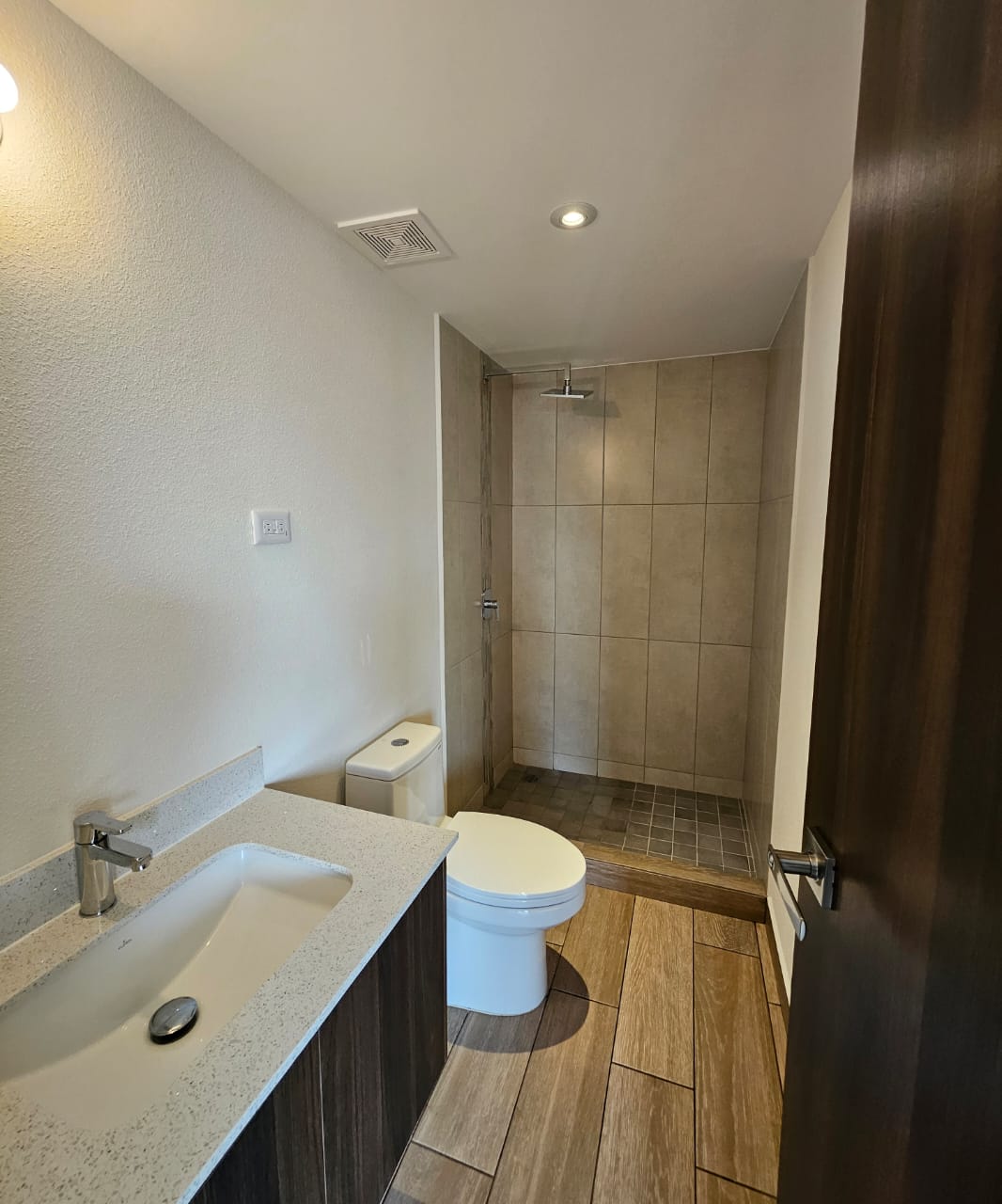 Venta de Casa o Casas, Terrenos, Propiedades, Apartamentos, Inmuebles en Guatemala, zona 11, zona 7, zona 2, zona 18, zona 16, Mixco, Carretera Al Salvador, Fraijanes, Santa Catarina Pinula, Antigua Guatemala, Villa Nueva, Villa Canales, San Miguel Petapa - Venta o Alquiler de Casas En Guatemala