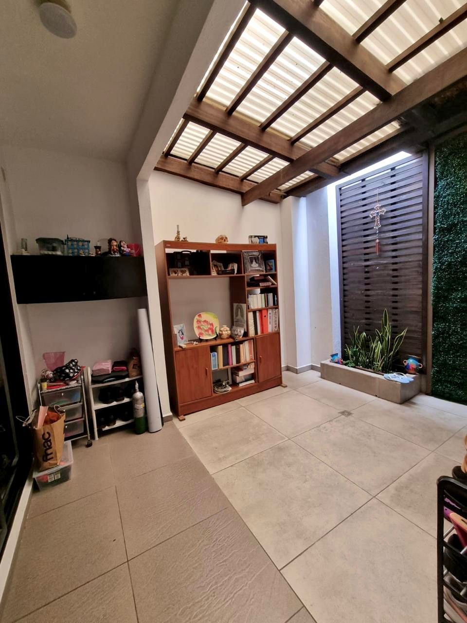 Venta de Casa o Casas, Terrenos, Propiedades, Apartamentos, Inmuebles en Guatemala, zona 11, zona 7, zona 2, zona 18, zona 16, Mixco, Carretera Al Salvador, Fraijanes, Santa Catarina Pinula, Antigua Guatemala, Villa Nueva, Villa Canales, San Miguel Petapa - Venta o Alquiler de Casas En Guatemala