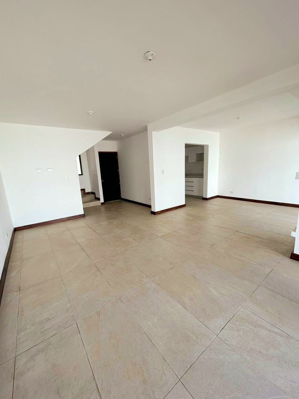 Venta de Casa o Casas, Terrenos, Propiedades, Apartamentos, Inmuebles en Guatemala, zona 11, zona 7, zona 2, zona 18, zona 16, Mixco, Carretera Al Salvador, Fraijanes, Santa Catarina Pinula, Antigua Guatemala, Villa Nueva, Villa Canales, San Miguel Petapa - Venta o Alquiler de Casas En Guatemala