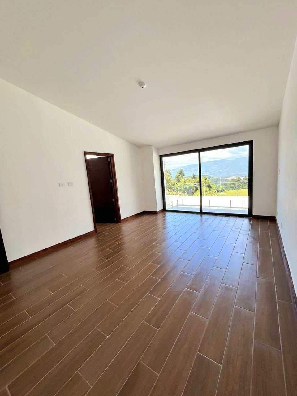 Venta de Casa o Casas, Terrenos, Propiedades, Apartamentos, Inmuebles en Guatemala, zona 11, zona 7, zona 2, zona 18, zona 16, Mixco, Carretera Al Salvador, Fraijanes, Santa Catarina Pinula, Antigua Guatemala, Villa Nueva, Villa Canales, San Miguel Petapa - Venta o Alquiler de Casas En Guatemala