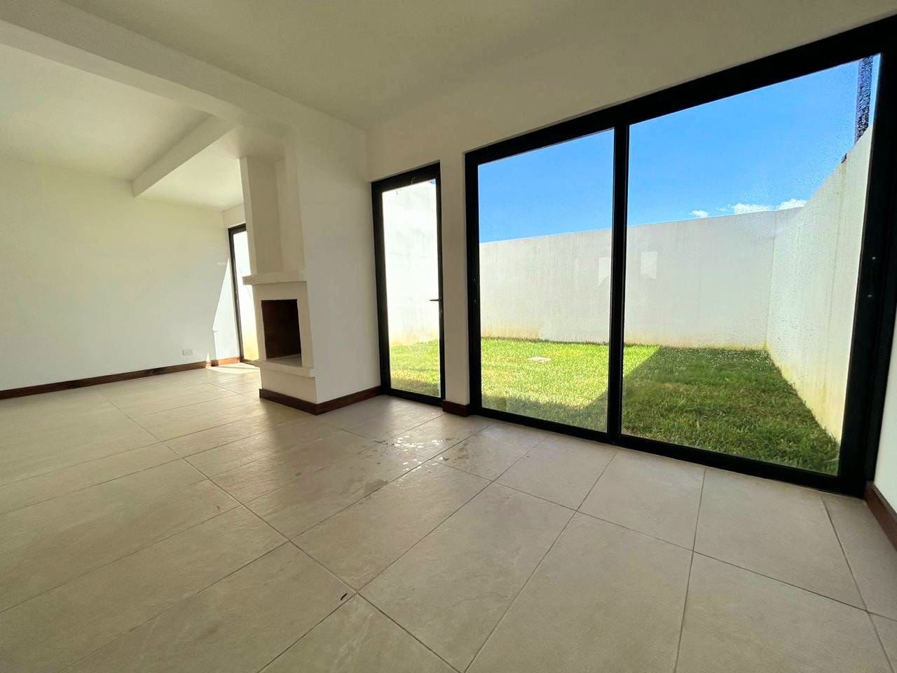 Venta de Casa o Casas, Terrenos, Propiedades, Apartamentos, Inmuebles en Guatemala, zona 11, zona 7, zona 2, zona 18, zona 16, Mixco, Carretera Al Salvador, Fraijanes, Santa Catarina Pinula, Antigua Guatemala, Villa Nueva, Villa Canales, San Miguel Petapa - Venta o Alquiler de Casas En Guatemala