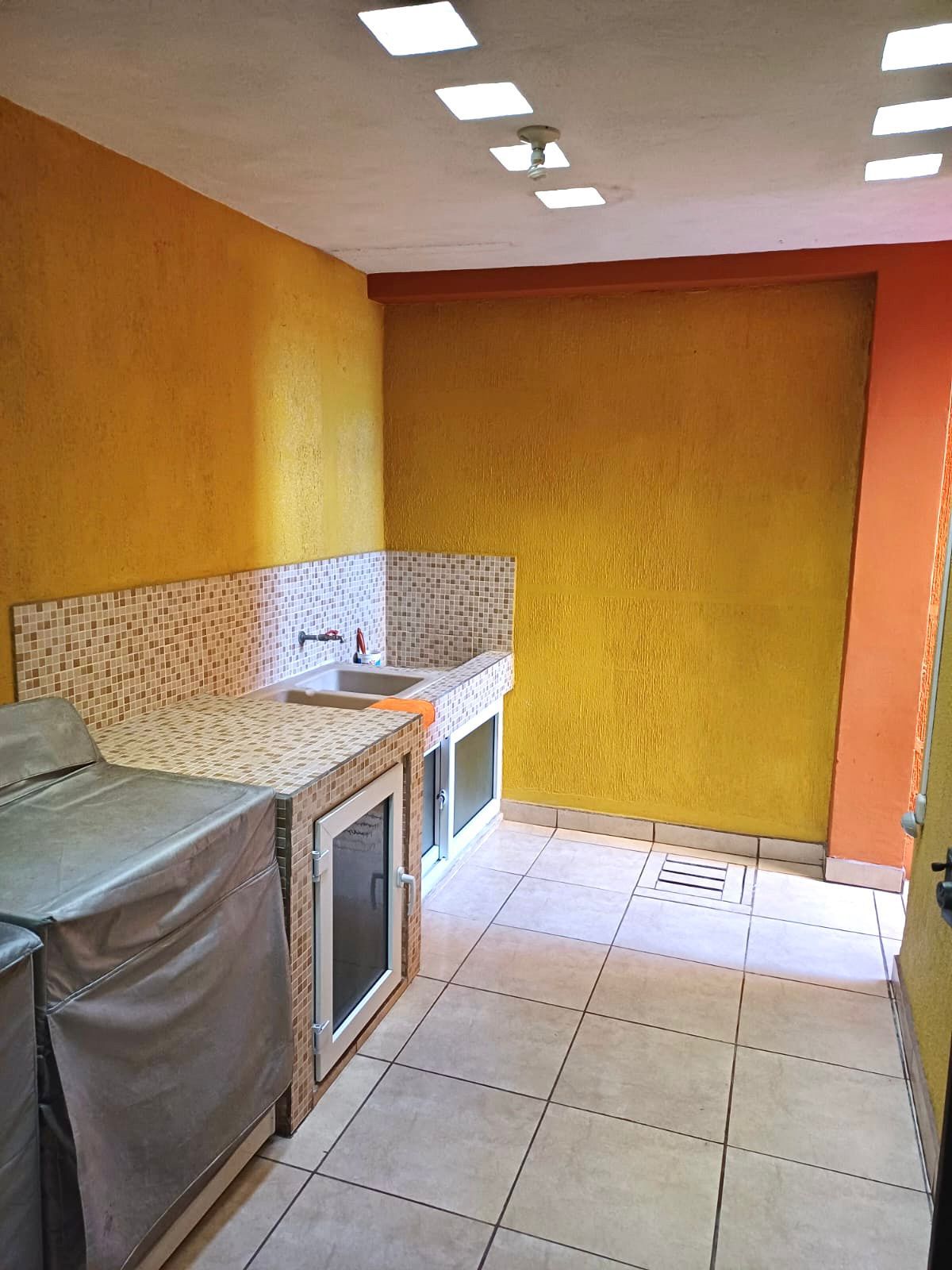 Venta de Casa o Casas, Terrenos, Propiedades, Apartamentos, Inmuebles en Guatemala, zona 11, zona 7, zona 2, zona 18, zona 16, Mixco, Carretera Al Salvador, Fraijanes, Santa Catarina Pinula, Antigua Guatemala, Villa Nueva, Villa Canales, San Miguel Petapa - Venta o Alquiler de Casas En Guatemala