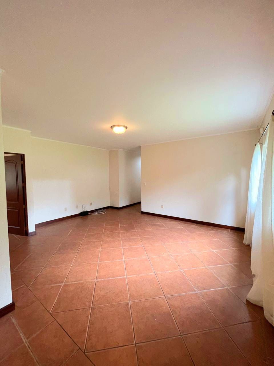 Venta de Casa o Casas, Terrenos, Propiedades, Apartamentos, Inmuebles en Guatemala, zona 11, zona 7, zona 2, zona 18, zona 16, Mixco, Carretera Al Salvador, Fraijanes, Santa Catarina Pinula, Antigua Guatemala, Villa Nueva, Villa Canales, San Miguel Petapa - Venta o Alquiler de Casas En Guatemala