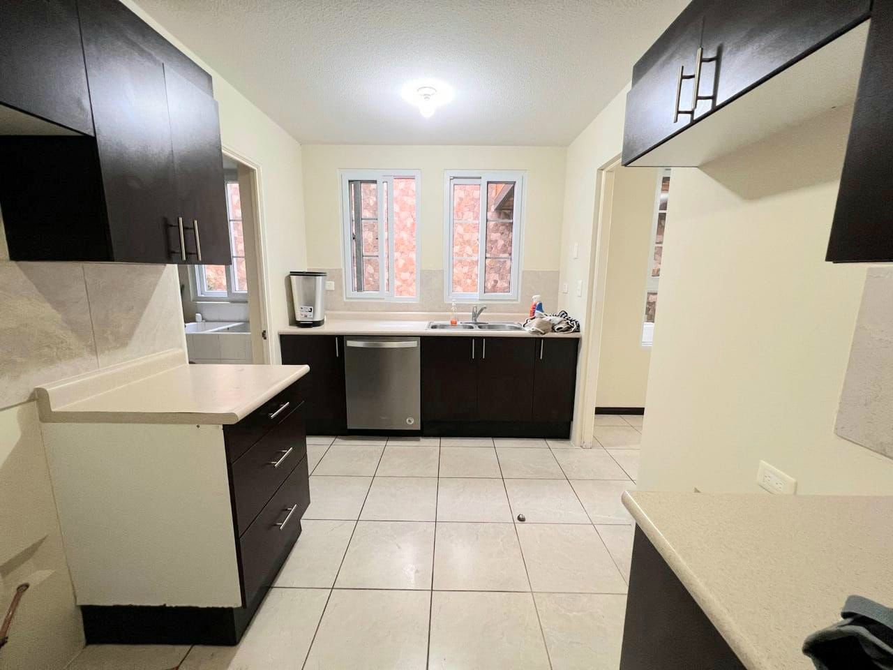 Venta de Casa o Casas, Terrenos, Propiedades, Apartamentos, Inmuebles en Guatemala, zona 11, zona 7, zona 2, zona 18, zona 16, Mixco, Carretera Al Salvador, Fraijanes, Santa Catarina Pinula, Antigua Guatemala, Villa Nueva, Villa Canales, San Miguel Petapa - Venta o Alquiler de Casas En Guatemala