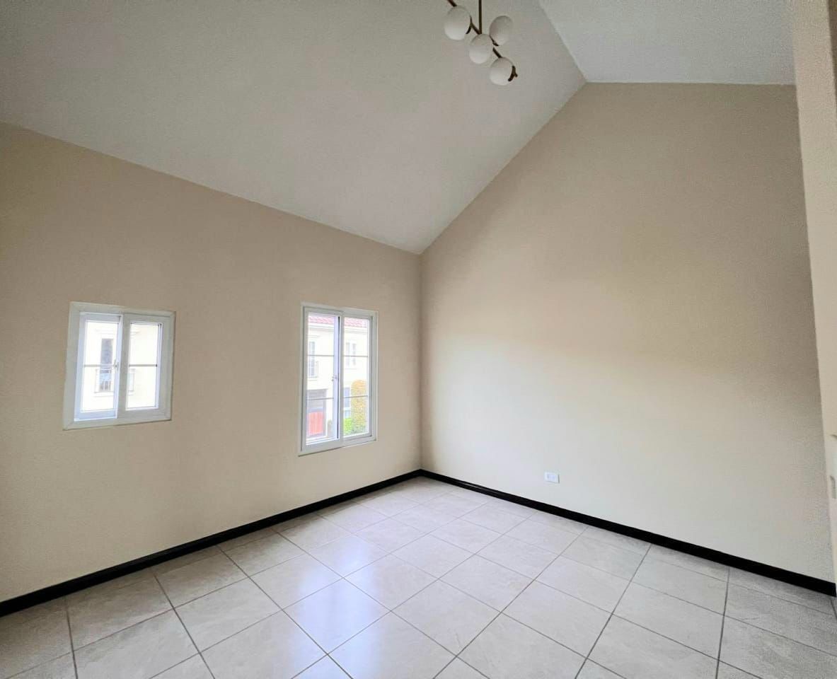 Venta de Casa o Casas, Terrenos, Propiedades, Apartamentos, Inmuebles en Guatemala, zona 11, zona 7, zona 2, zona 18, zona 16, Mixco, Carretera Al Salvador, Fraijanes, Santa Catarina Pinula, Antigua Guatemala, Villa Nueva, Villa Canales, San Miguel Petapa - Venta o Alquiler de Casas En Guatemala