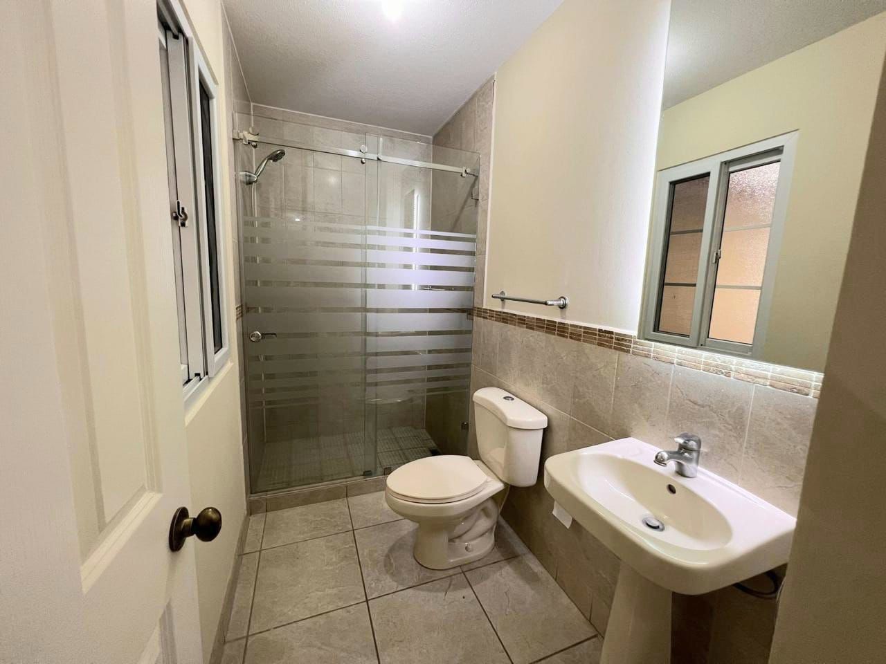 Venta de Casa o Casas, Terrenos, Propiedades, Apartamentos, Inmuebles en Guatemala, zona 11, zona 7, zona 2, zona 18, zona 16, Mixco, Carretera Al Salvador, Fraijanes, Santa Catarina Pinula, Antigua Guatemala, Villa Nueva, Villa Canales, San Miguel Petapa - Venta o Alquiler de Casas En Guatemala