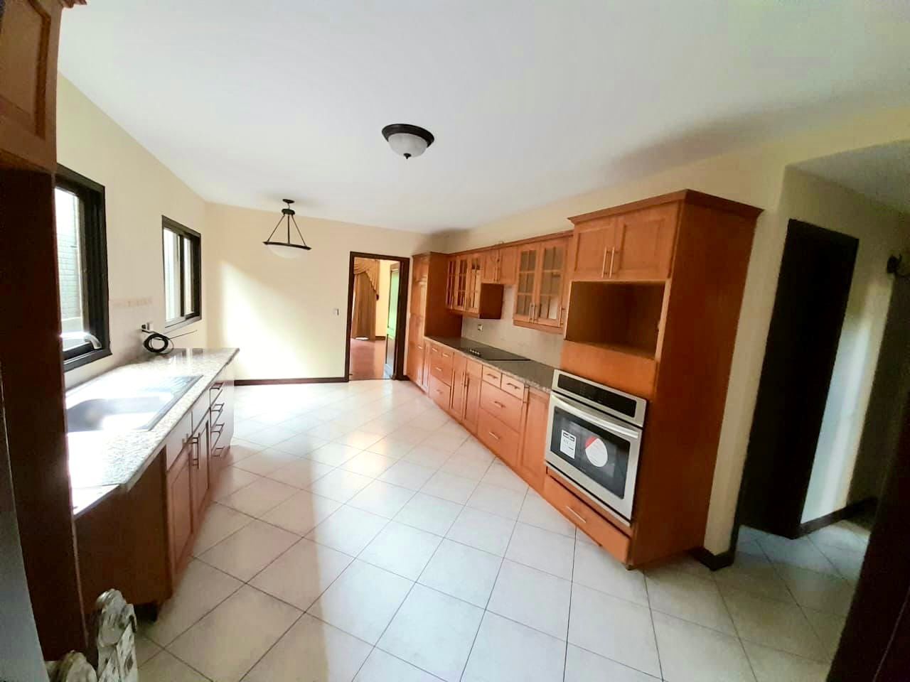 Venta de Casa o Casas, Terrenos, Propiedades, Apartamentos, Inmuebles en Guatemala, zona 11, zona 7, zona 2, zona 18, zona 16, Mixco, Carretera Al Salvador, Fraijanes, Santa Catarina Pinula, Antigua Guatemala, Villa Nueva, Villa Canales, San Miguel Petapa - Venta o Alquiler de Casas En Guatemala