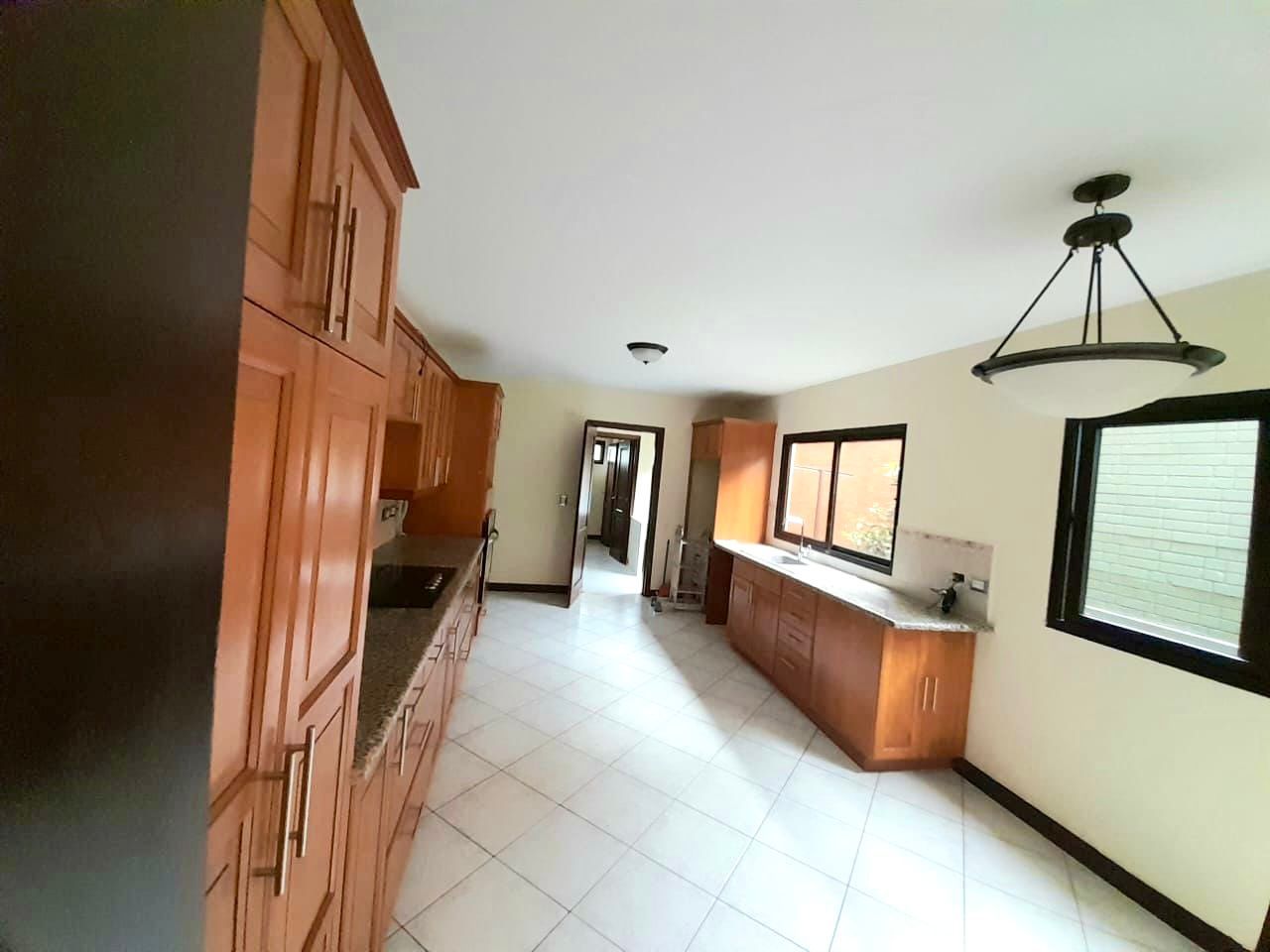 Venta de Casa o Casas, Terrenos, Propiedades, Apartamentos, Inmuebles en Guatemala, zona 11, zona 7, zona 2, zona 18, zona 16, Mixco, Carretera Al Salvador, Fraijanes, Santa Catarina Pinula, Antigua Guatemala, Villa Nueva, Villa Canales, San Miguel Petapa - Venta o Alquiler de Casas En Guatemala