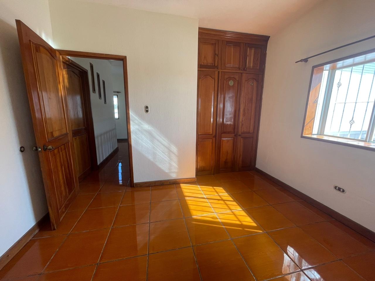 Venta de Casa o Casas, Terrenos, Propiedades, Apartamentos, Inmuebles en Guatemala, zona 11, zona 7, zona 2, zona 18, zona 16, Mixco, Carretera Al Salvador, Fraijanes, Santa Catarina Pinula, Antigua Guatemala, Villa Nueva, Villa Canales, San Miguel Petapa - Venta o Alquiler de Casas En Guatemala