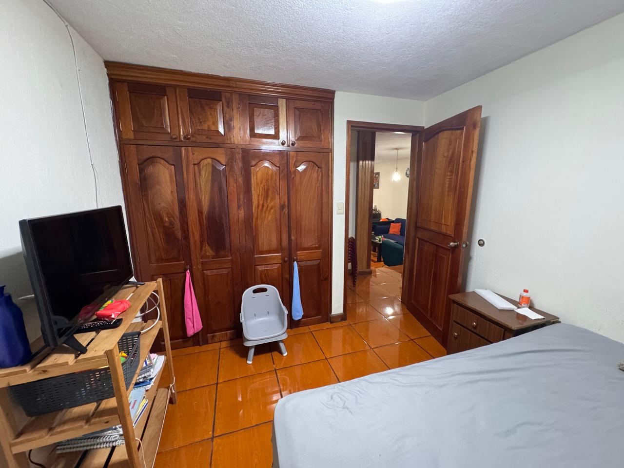 Venta de Casa o Casas, Terrenos, Propiedades, Apartamentos, Inmuebles en Guatemala, zona 11, zona 7, zona 2, zona 18, zona 16, Mixco, Carretera Al Salvador, Fraijanes, Santa Catarina Pinula, Antigua Guatemala, Villa Nueva, Villa Canales, San Miguel Petapa - Venta o Alquiler de Casas En Guatemala