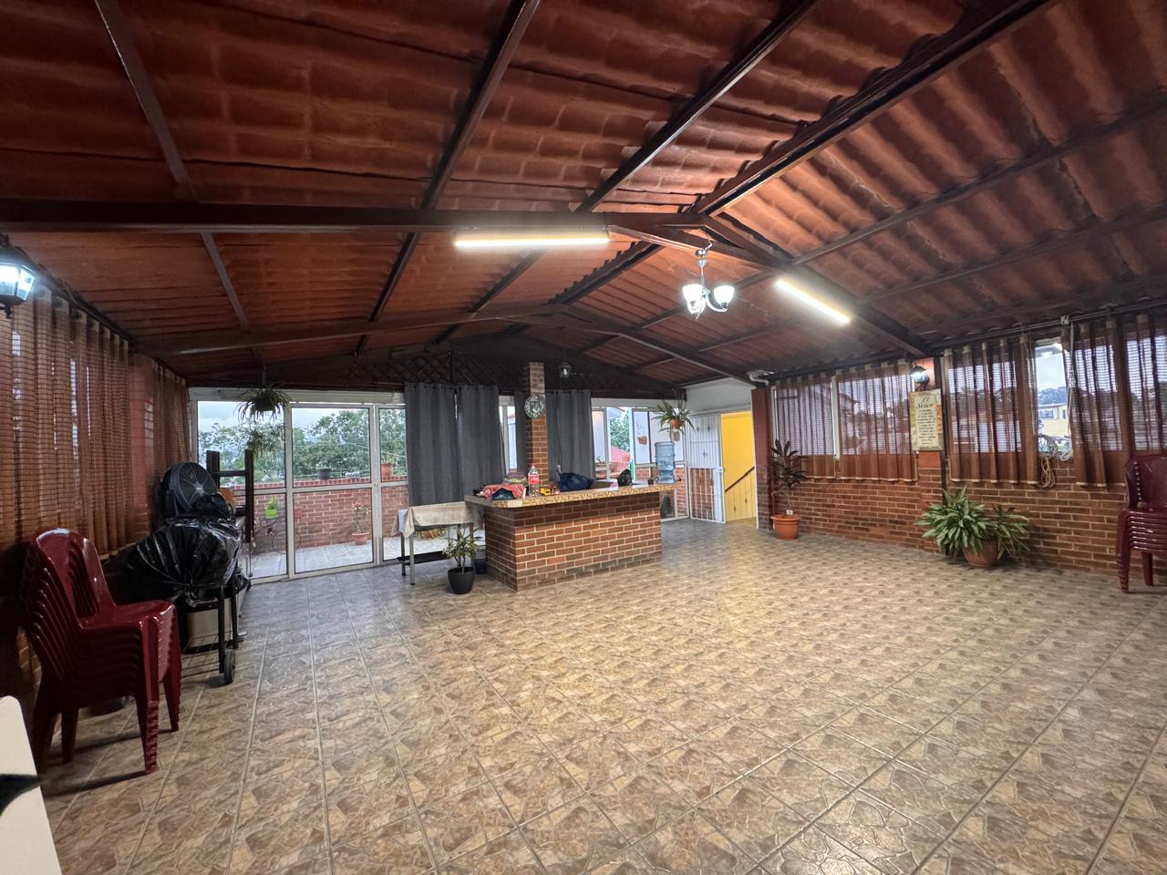 Venta de Casa o Casas, Terrenos, Propiedades, Apartamentos, Inmuebles en Guatemala, zona 11, zona 7, zona 2, zona 18, zona 16, Mixco, Carretera Al Salvador, Fraijanes, Santa Catarina Pinula, Antigua Guatemala, Villa Nueva, Villa Canales, San Miguel Petapa - Venta o Alquiler de Casas En Guatemala