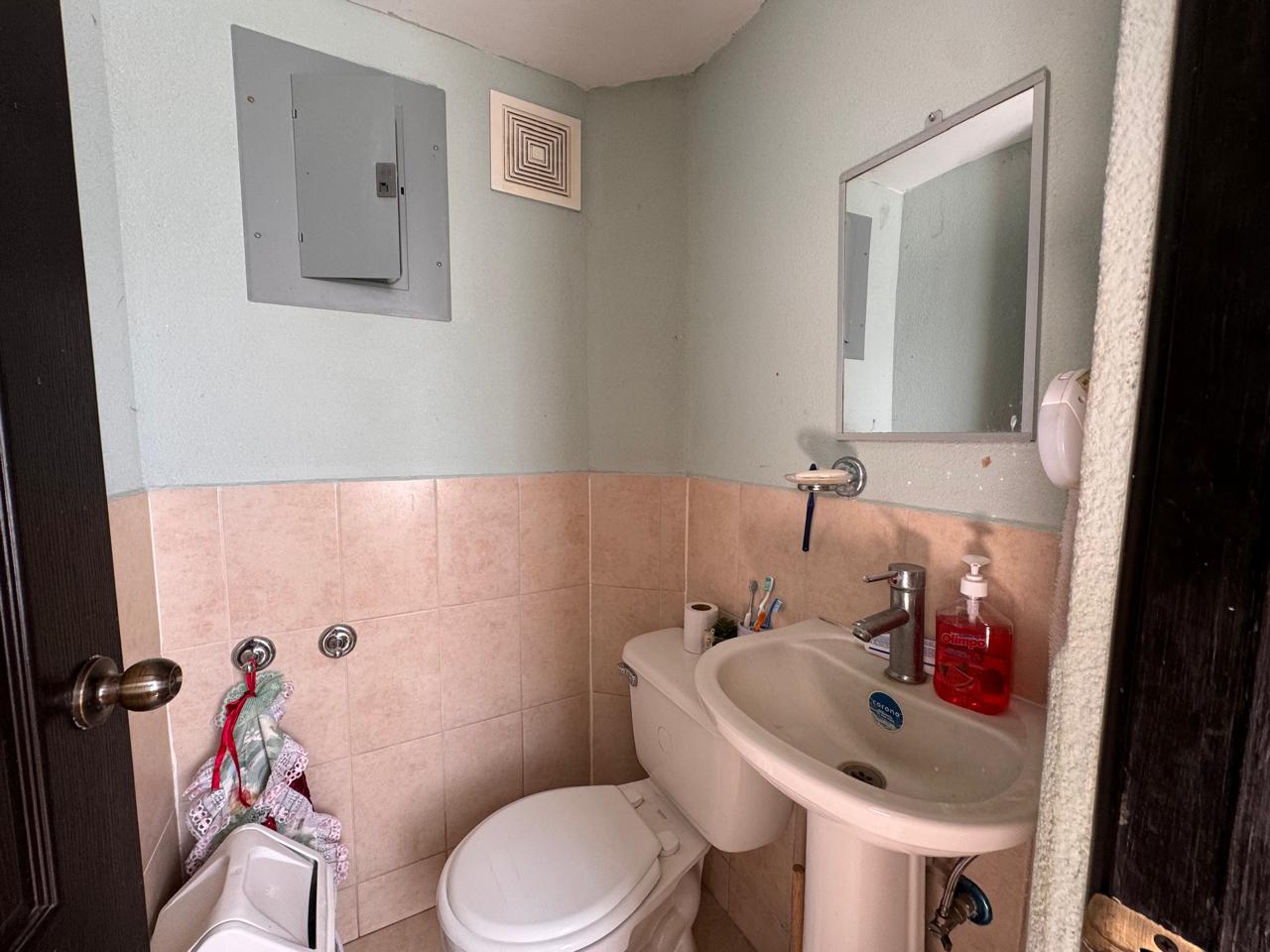 Venta de Casa o Casas, Terrenos, Propiedades, Apartamentos, Inmuebles en Guatemala, zona 11, zona 7, zona 2, zona 18, zona 16, Mixco, Carretera Al Salvador, Fraijanes, Santa Catarina Pinula, Antigua Guatemala, Villa Nueva, Villa Canales, San Miguel Petapa - Venta o Alquiler de Casas En Guatemala