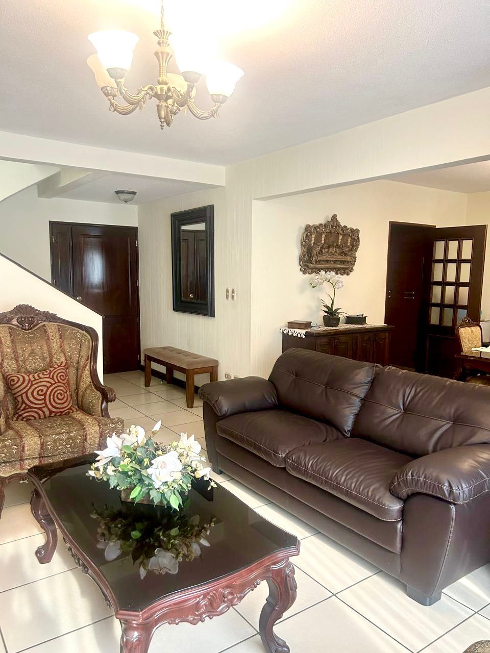 Venta de Casa o Casas, Terrenos, Propiedades, Apartamentos, Inmuebles en Guatemala, zona 11, zona 7, zona 2, zona 18, zona 16, Mixco, Carretera Al Salvador, Fraijanes, Santa Catarina Pinula, Antigua Guatemala, Villa Nueva, Villa Canales, San Miguel Petapa - Venta o Alquiler de Casas En Guatemala