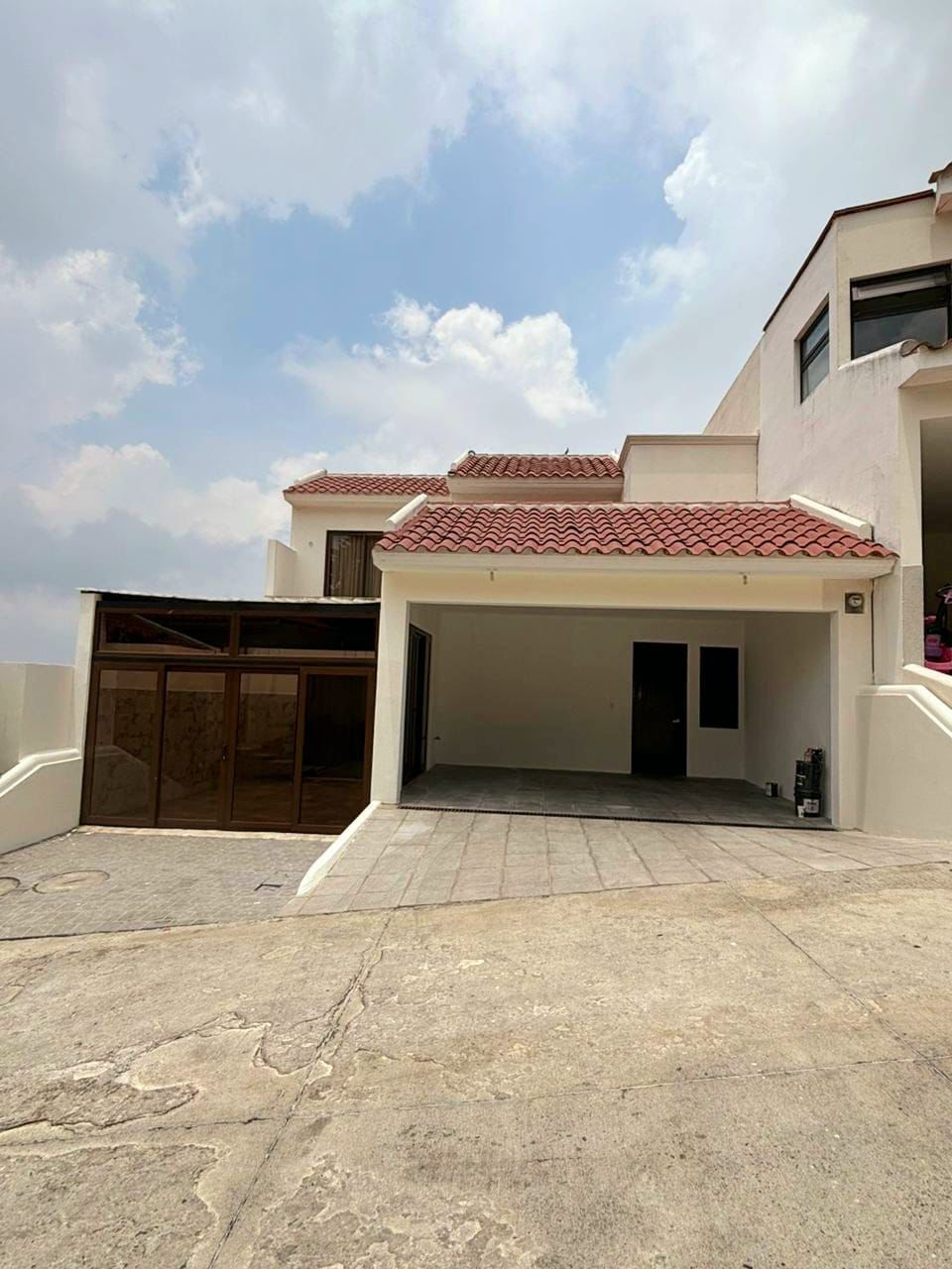 Venta de Casa o Casas, Terrenos, Propiedades, Apartamentos, Inmuebles en Guatemala, zona 11, zona 7, zona 2, zona 18, zona 16, Mixco, Carretera Al Salvador, Fraijanes, Santa Catarina Pinula, Antigua Guatemala, Villa Nueva, Villa Canales, San Miguel Petapa - Venta o Alquiler de Casas En Guatemala