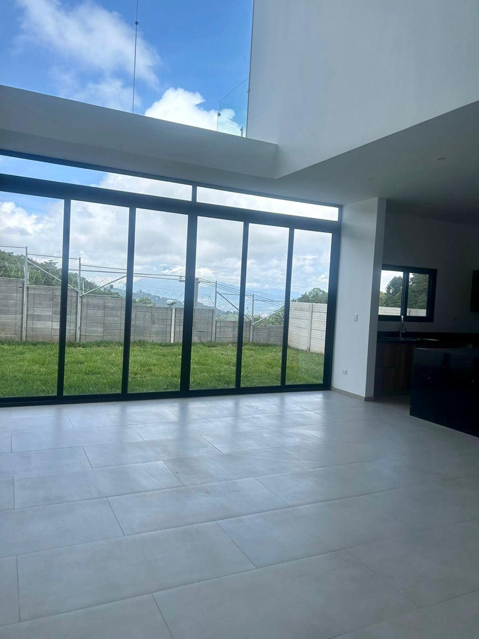 Venta de Casa o Casas, Terrenos, Propiedades, Apartamentos, Inmuebles en Guatemala, zona 11, zona 7, zona 2, zona 18, zona 16, Mixco, Carretera Al Salvador, Fraijanes, Santa Catarina Pinula, Antigua Guatemala, Villa Nueva, Villa Canales, San Miguel Petapa - Venta o Alquiler de Casas En Guatemala