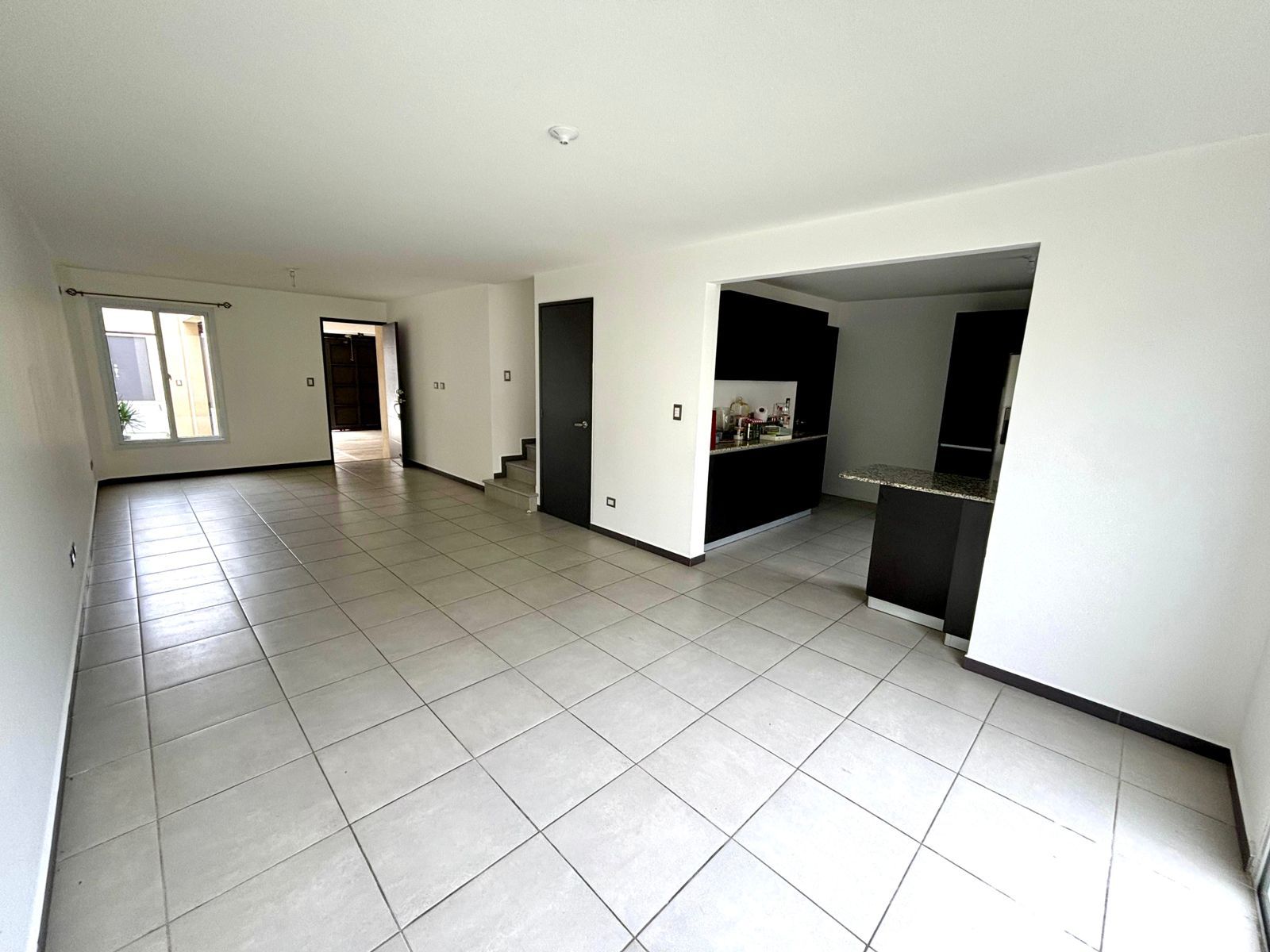 Venta de Casa o Casas, Terrenos, Propiedades, Apartamentos, Inmuebles en Guatemala, zona 11, zona 7, zona 2, zona 18, zona 16, Mixco, Carretera Al Salvador, Fraijanes, Santa Catarina Pinula, Antigua Guatemala, Villa Nueva, Villa Canales, San Miguel Petapa - Venta o Alquiler de Casas En Guatemala