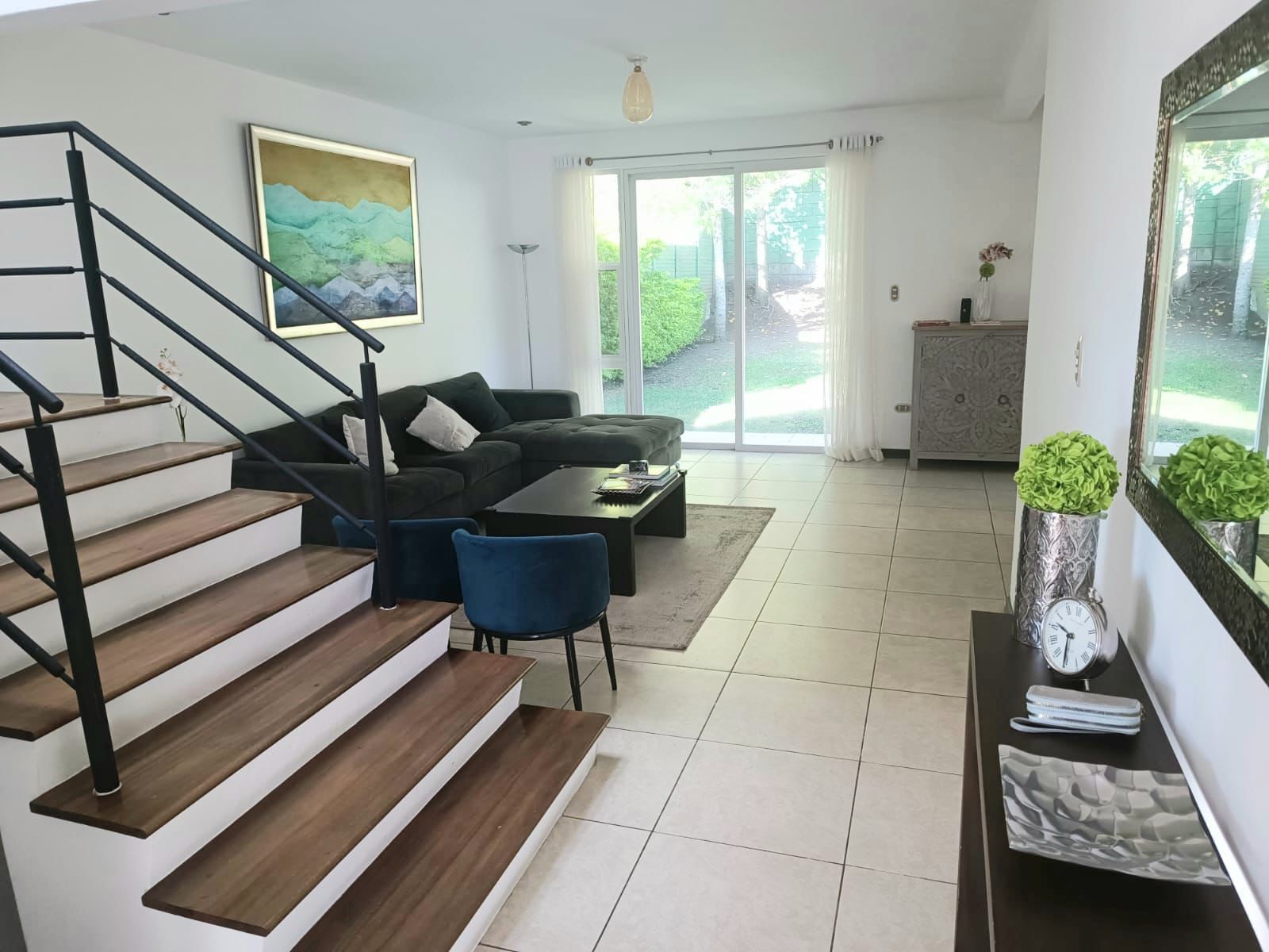 Venta de Casa o Casas, Terrenos, Propiedades, Apartamentos, Inmuebles en Guatemala, zona 11, zona 7, zona 2, zona 18, zona 16, Mixco, Carretera Al Salvador, Fraijanes, Santa Catarina Pinula, Antigua Guatemala, Villa Nueva, Villa Canales, San Miguel Petapa - Venta o Alquiler de Casas En Guatemala