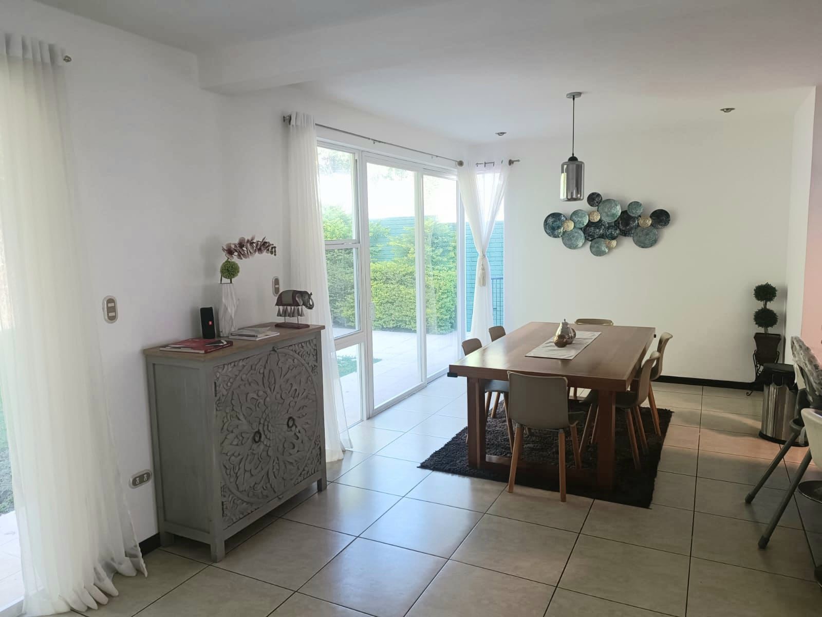 Venta de Casa o Casas, Terrenos, Propiedades, Apartamentos, Inmuebles en Guatemala, zona 11, zona 7, zona 2, zona 18, zona 16, Mixco, Carretera Al Salvador, Fraijanes, Santa Catarina Pinula, Antigua Guatemala, Villa Nueva, Villa Canales, San Miguel Petapa - Venta o Alquiler de Casas En Guatemala