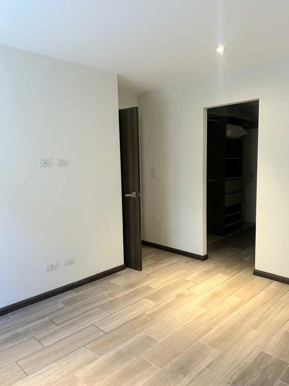 Venta de Casa o Casas, Terrenos, Propiedades, Apartamentos, Inmuebles en Guatemala, zona 11, zona 7, zona 2, zona 18, zona 16, Mixco, Carretera Al Salvador, Fraijanes, Santa Catarina Pinula, Antigua Guatemala, Villa Nueva, Villa Canales, San Miguel Petapa - Venta o Alquiler de Casas En Guatemala