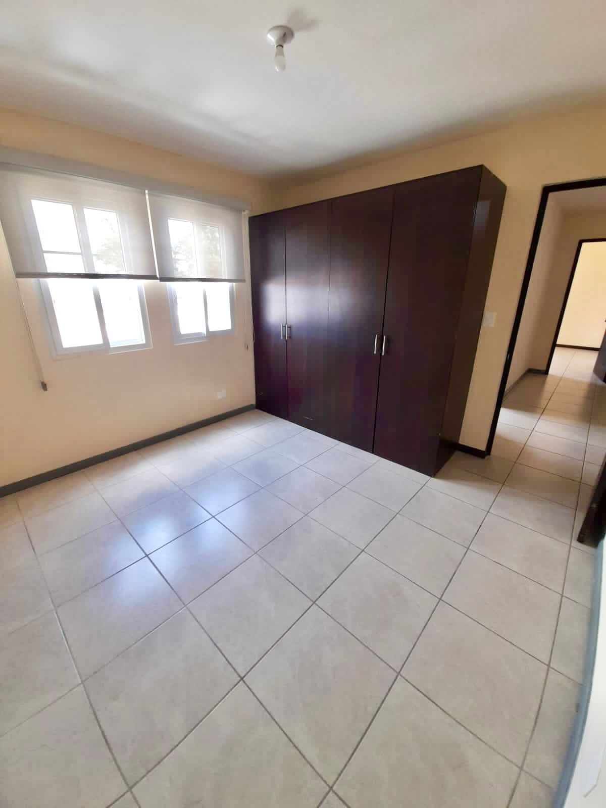 Venta de Casa o Casas, Terrenos, Propiedades, Apartamentos, Inmuebles en Guatemala, zona 11, zona 7, zona 2, zona 18, zona 16, Mixco, Carretera Al Salvador, Fraijanes, Santa Catarina Pinula, Antigua Guatemala, Villa Nueva, Villa Canales, San Miguel Petapa - Venta o Alquiler de Casas En Guatemala