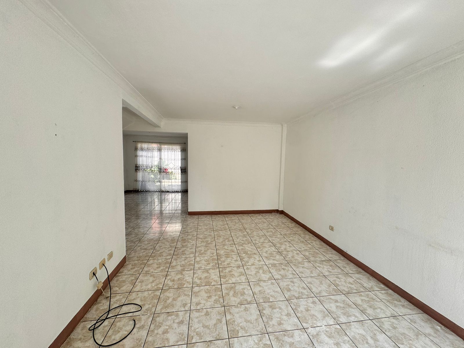 Venta de Casa o Casas, Terrenos, Propiedades, Apartamentos, Inmuebles en Guatemala, zona 11, zona 7, zona 2, zona 18, zona 16, Mixco, Carretera Al Salvador, Fraijanes, Santa Catarina Pinula, Antigua Guatemala, Villa Nueva, Villa Canales, San Miguel Petapa - Venta o Alquiler de Casas En Guatemala