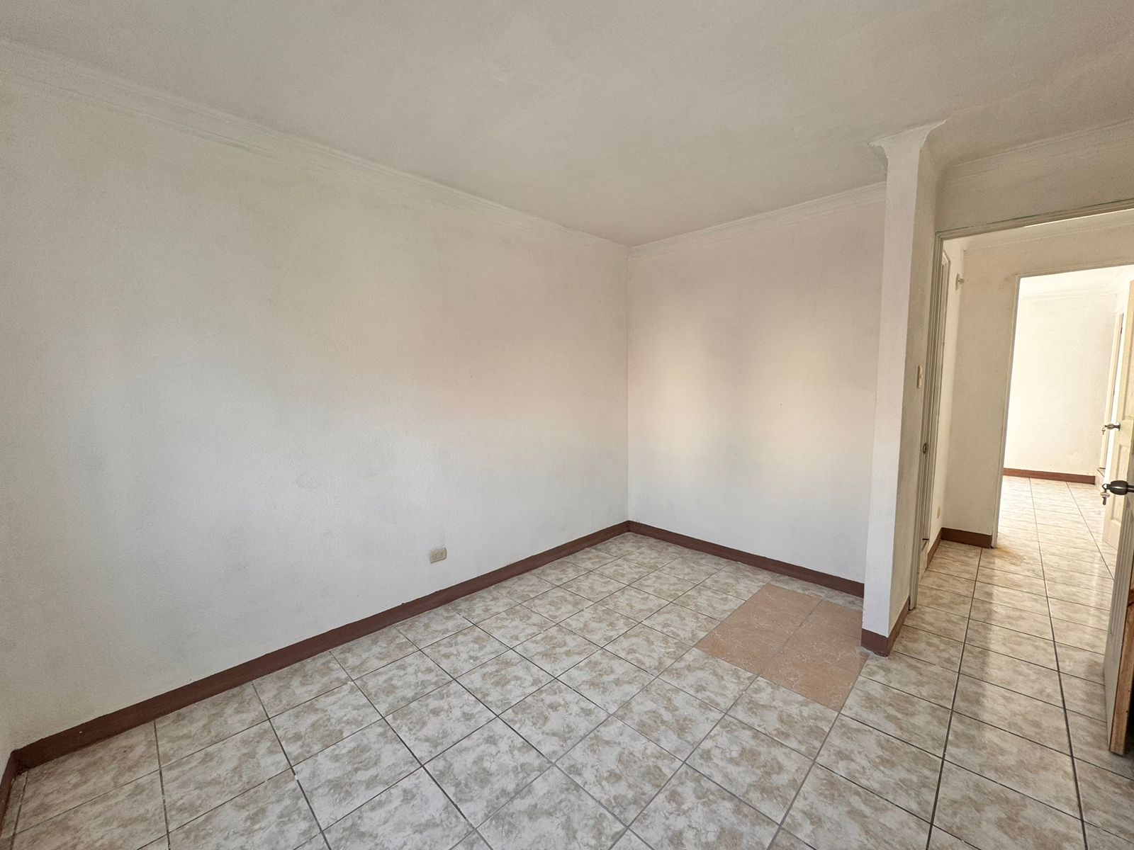 Venta de Casa o Casas, Terrenos, Propiedades, Apartamentos, Inmuebles en Guatemala, zona 11, zona 7, zona 2, zona 18, zona 16, Mixco, Carretera Al Salvador, Fraijanes, Santa Catarina Pinula, Antigua Guatemala, Villa Nueva, Villa Canales, San Miguel Petapa - Venta o Alquiler de Casas En Guatemala