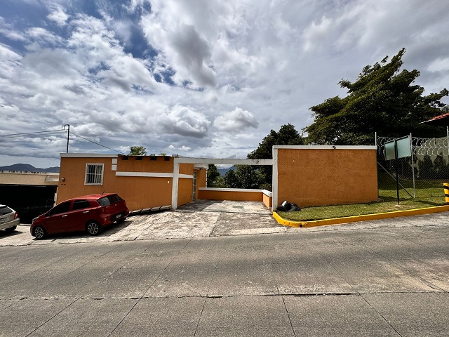 Venta de Casa o Casas, Terrenos, Propiedades, Apartamentos, Inmuebles en Guatemala, zona 11, zona 7, zona 2, zona 18, zona 16, Mixco, Carretera Al Salvador, Fraijanes, Santa Catarina Pinula, Antigua Guatemala, Villa Nueva, Villa Canales, San Miguel Petapa - Venta o Alquiler de Casas En Guatemala