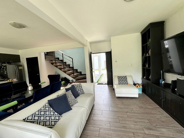 Venta de Casa o Casas, Terrenos, Propiedades, Apartamentos, Inmuebles en Guatemala, zona 11, zona 7, zona 2, zona 18, zona 16, Mixco, Carretera Al Salvador, Fraijanes, Santa Catarina Pinula, Antigua Guatemala, Villa Nueva, Villa Canales, San Miguel Petapa - Venta o Alquiler de Casas En Guatemala