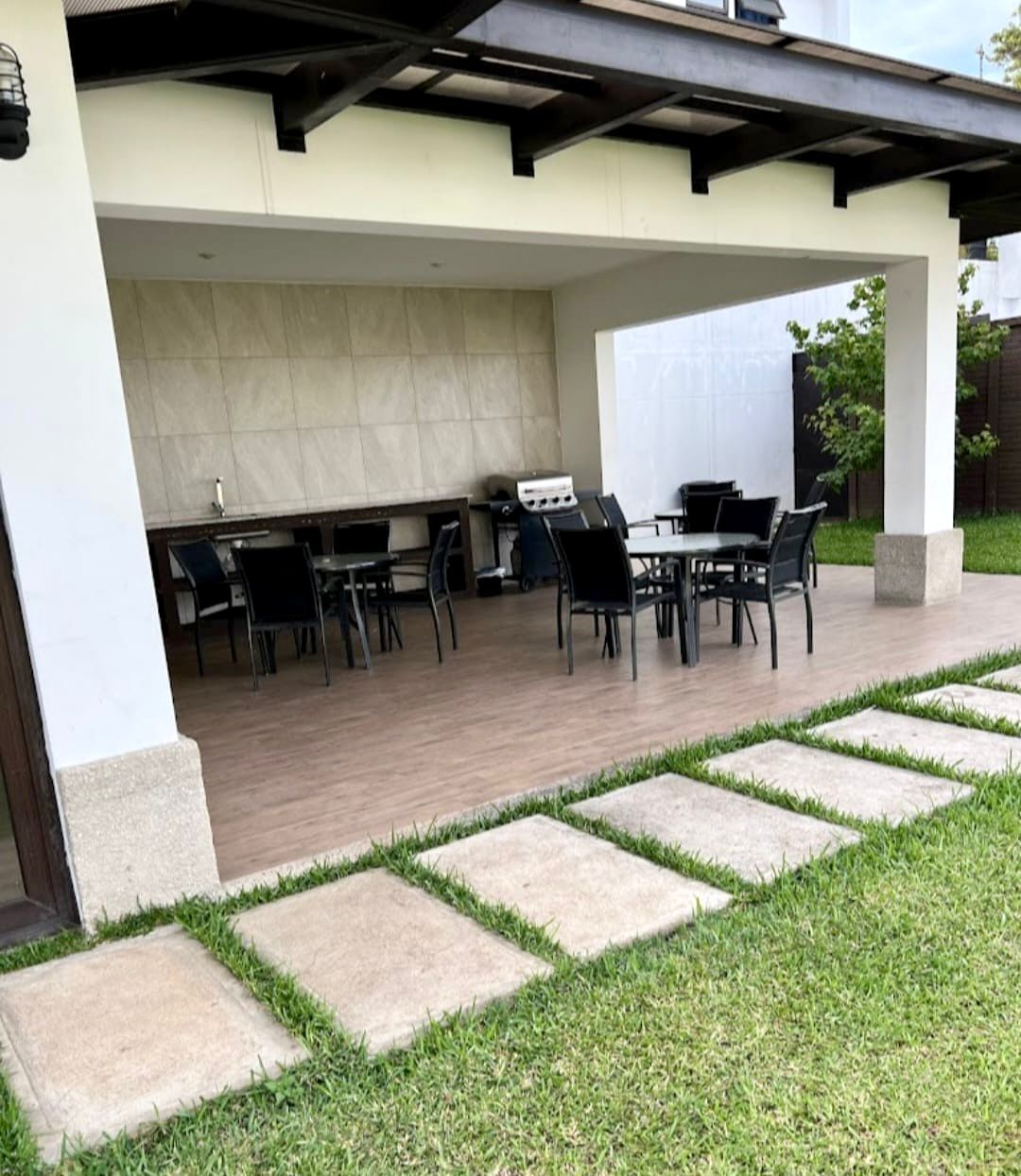 Venta de Casa o Casas, Terrenos, Propiedades, Apartamentos, Inmuebles en Guatemala, zona 11, zona 7, zona 2, zona 18, zona 16, Mixco, Carretera Al Salvador, Fraijanes, Santa Catarina Pinula, Antigua Guatemala, Villa Nueva, Villa Canales, San Miguel Petapa - Venta o Alquiler de Casas En Guatemala