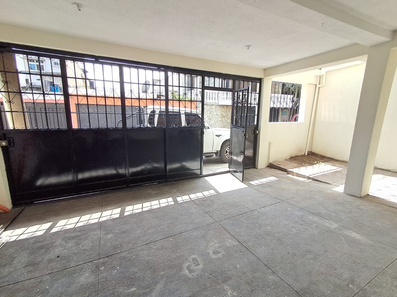 Venta de Casa o Casas, Terrenos, Propiedades, Apartamentos, Inmuebles en Guatemala, zona 11, zona 7, zona 2, zona 18, zona 16, Mixco, Carretera Al Salvador, Fraijanes, Santa Catarina Pinula, Antigua Guatemala, Villa Nueva, Villa Canales, San Miguel Petapa - Venta o Alquiler de Casas En Guatemala