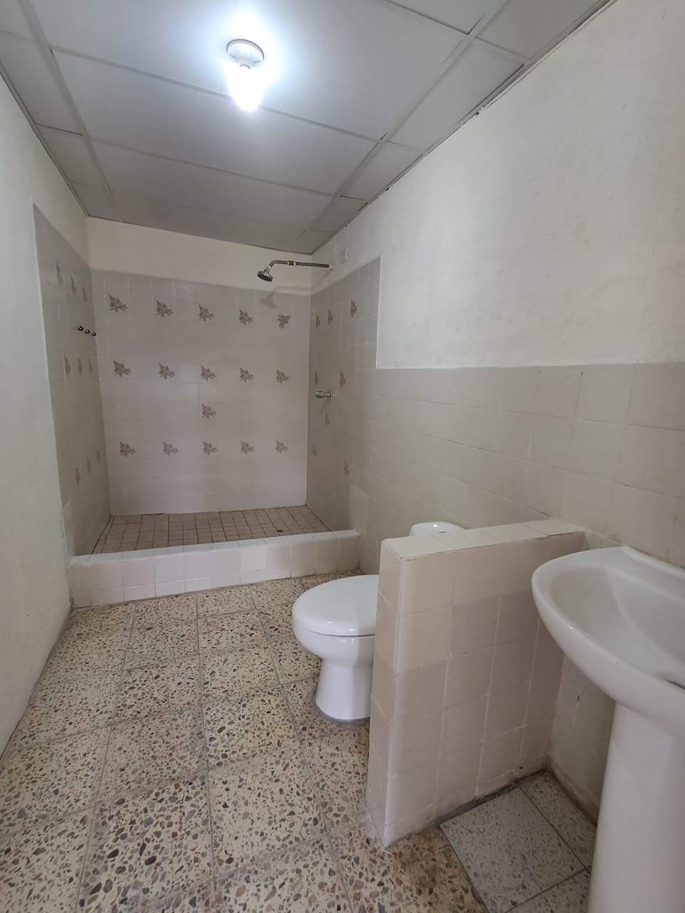 Venta de Casa o Casas, Terrenos, Propiedades, Apartamentos, Inmuebles en Guatemala, zona 11, zona 7, zona 2, zona 18, zona 16, Mixco, Carretera Al Salvador, Fraijanes, Santa Catarina Pinula, Antigua Guatemala, Villa Nueva, Villa Canales, San Miguel Petapa - Venta o Alquiler de Casas En Guatemala